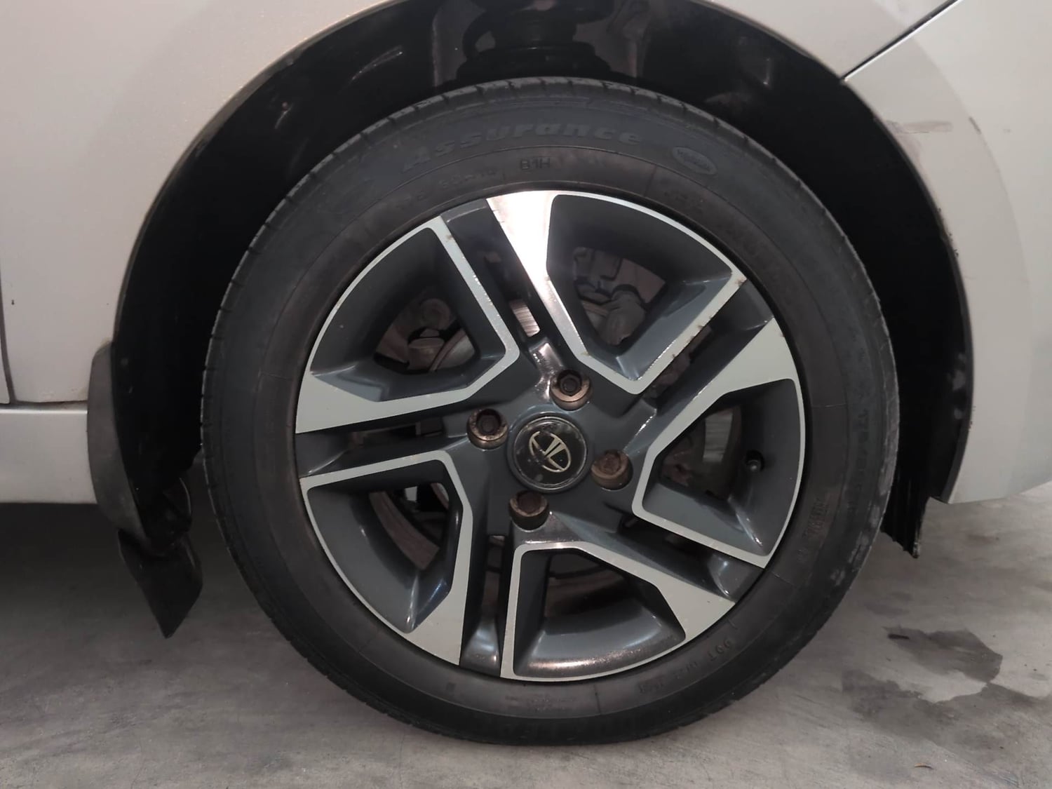 Used 2021 Tata Tiago XZA Plus Petrol Automatic tyres RIGHT FRONT TYRE RIM VIEW