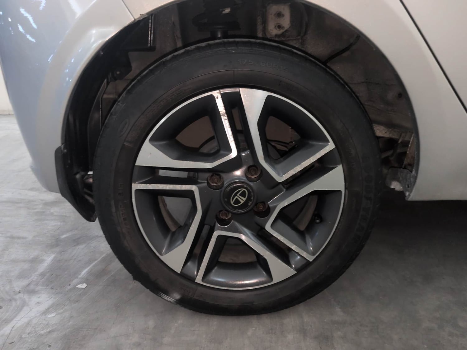 Used 2021 Tata Tiago XZA Plus Petrol Automatic tyres RIGHT REAR TYRE RIM VIEW