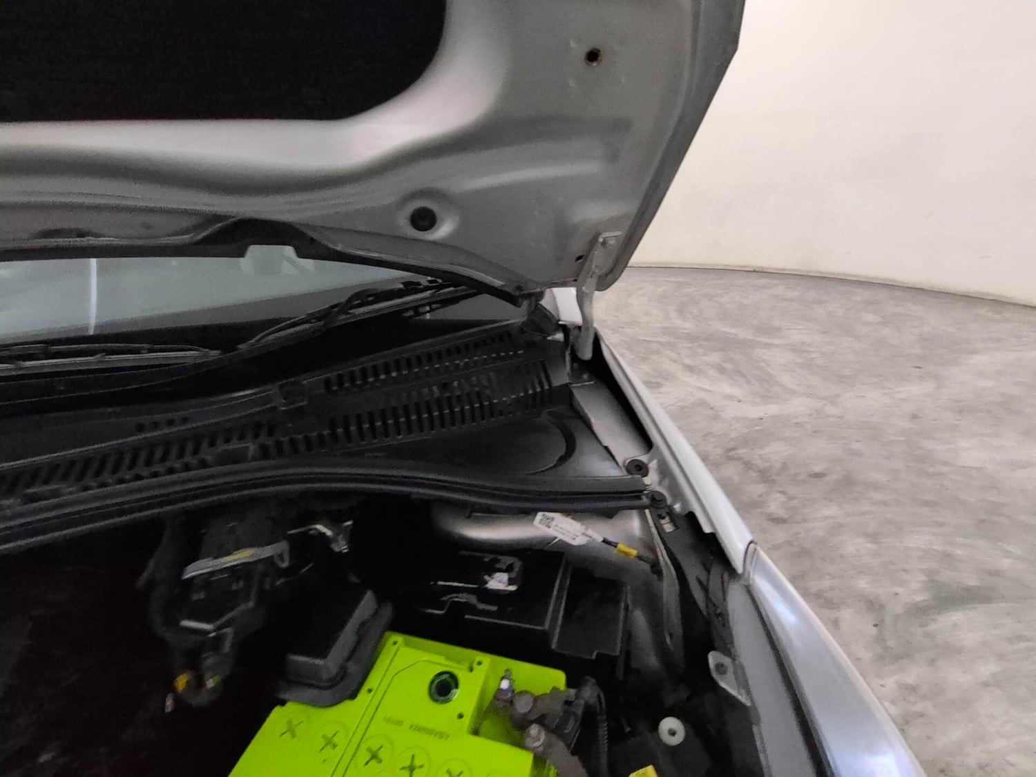 Used 2021 Tata Tiago XZA Plus Petrol Automatic engine ENGINE LEFT SIDE HINGE & APRON VIEW