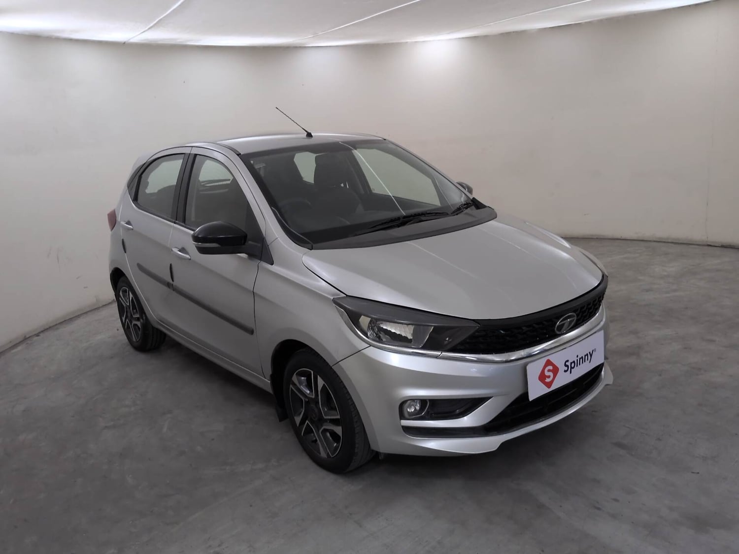 Used 2021 Tata Tiago XZA Plus Petrol Automatic exterior RIGHT FRONT CORNER VIEW