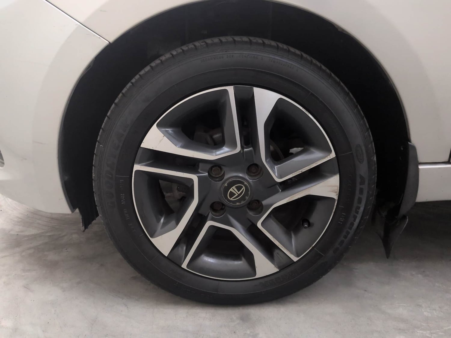 Used 2021 Tata Tiago XZA Plus Petrol Automatic tyres LEFT FRONT TYRE RIM VIEW