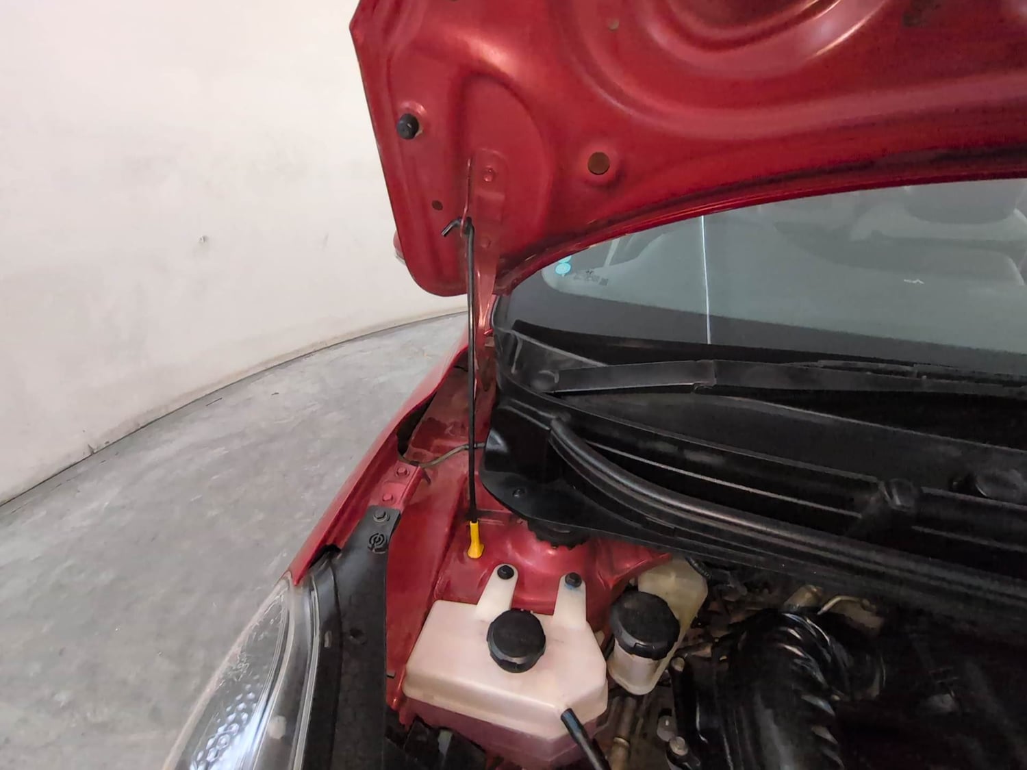 Used 2022 Hyundai Grand i10 Nios Sportz 1.2 Kappa VTVT Petrol Manual engine ENGINE RIGHT SIDE HINGE & APRON VIEW