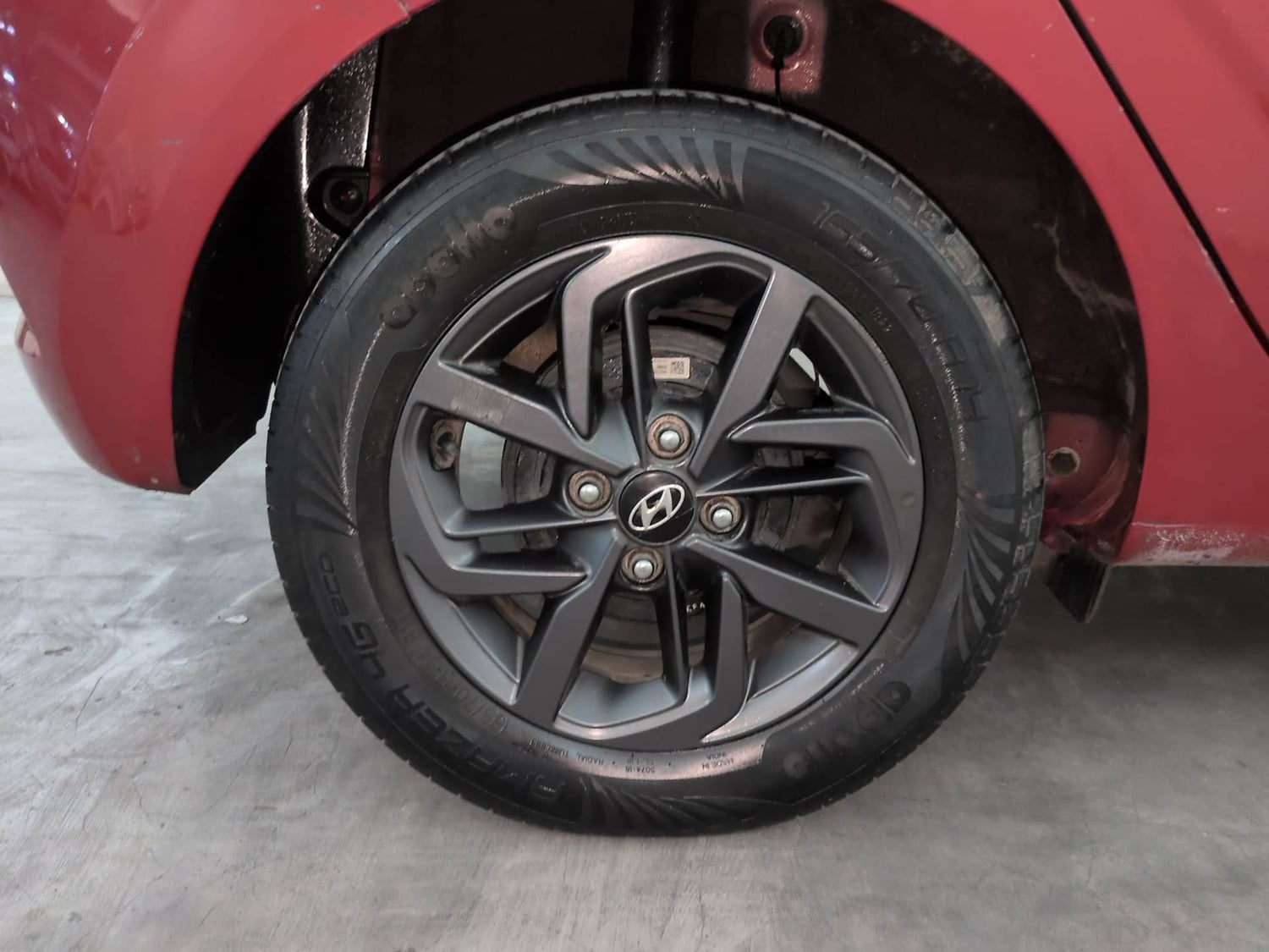 Used 2022 Hyundai Grand i10 Nios Sportz 1.2 Kappa VTVT Petrol Manual tyres RIGHT REAR TYRE RIM VIEW