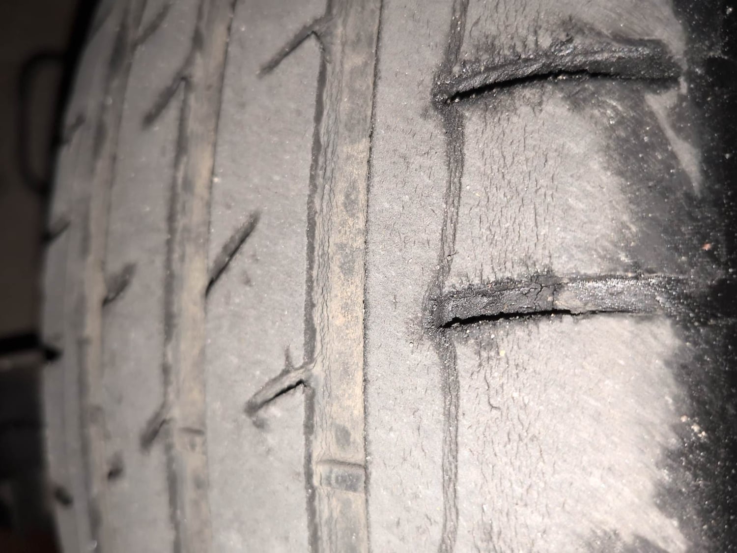 Used 2022 Hyundai Grand i10 Nios Sportz 1.2 Kappa VTVT Petrol Manual tyres RIGHT FRONT TYRE TREAD VIEW