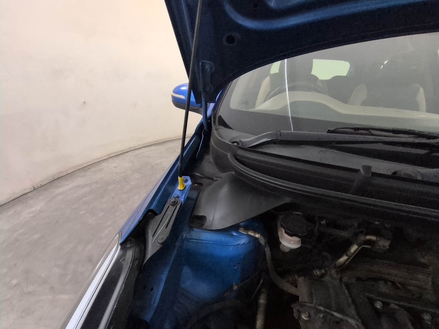 Used 2019 Hyundai Elite i20 Sportz Plus 1.2 Petrol Manual engine ENGINE RIGHT SIDE HINGE & APRON VIEW