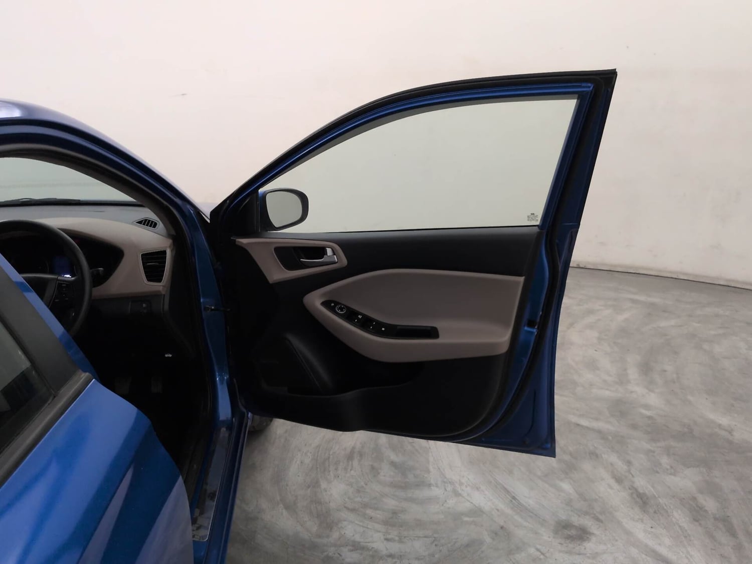 Used 2019 Hyundai Elite i20 Sportz Plus 1.2 Petrol Manual interior RIGHT FRONT DOOR OPEN VIEW
