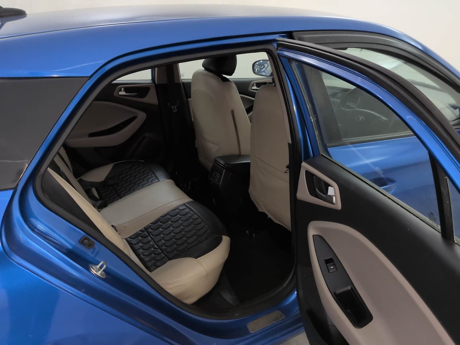 Used 2019 Hyundai Elite i20 Sportz Plus 1.2 Petrol Manual interior RIGHT SIDE REAR DOOR CABIN VIEW