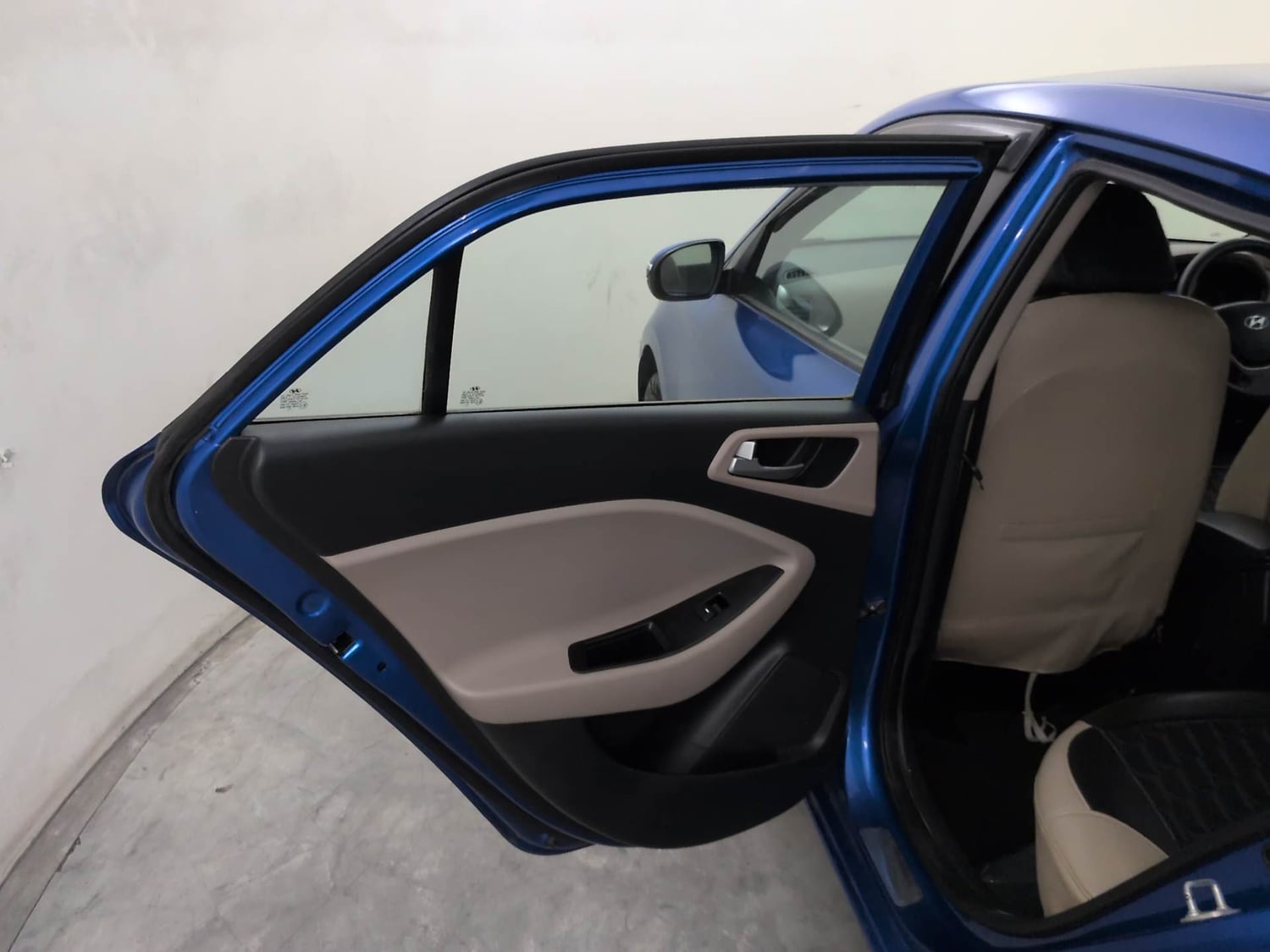 Used 2019 Hyundai Elite i20 Sportz Plus 1.2 Petrol Manual interior LEFT REAR DOOR OPEN VIEW