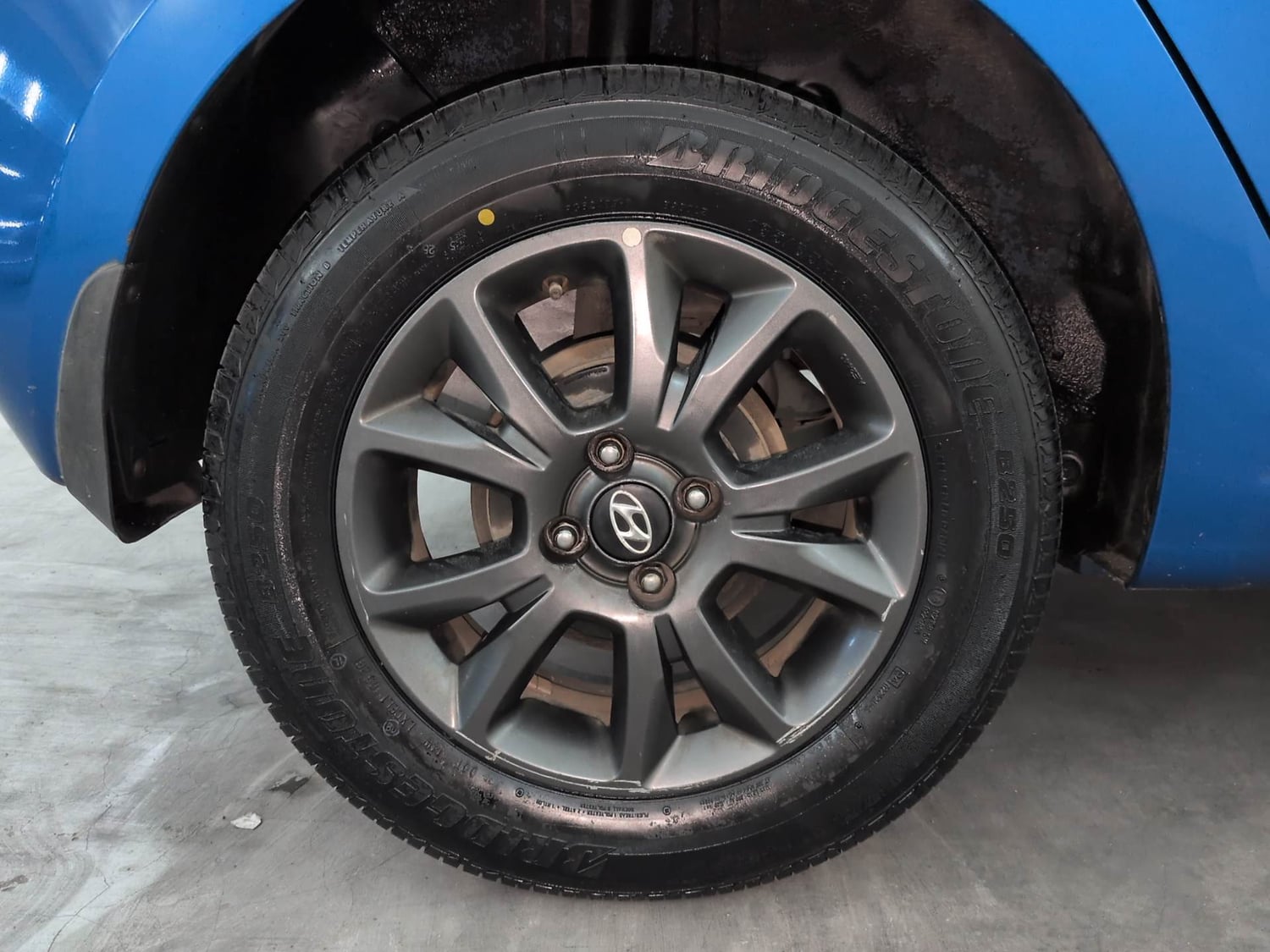 Used 2019 Hyundai Elite i20 Sportz Plus 1.2 Petrol Manual tyres RIGHT REAR TYRE RIM VIEW