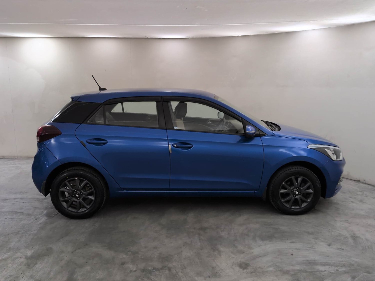Used 2019 Hyundai Elite i20 Sportz Plus 1.2 Petrol Manual exterior RIGHT SIDE VIEW