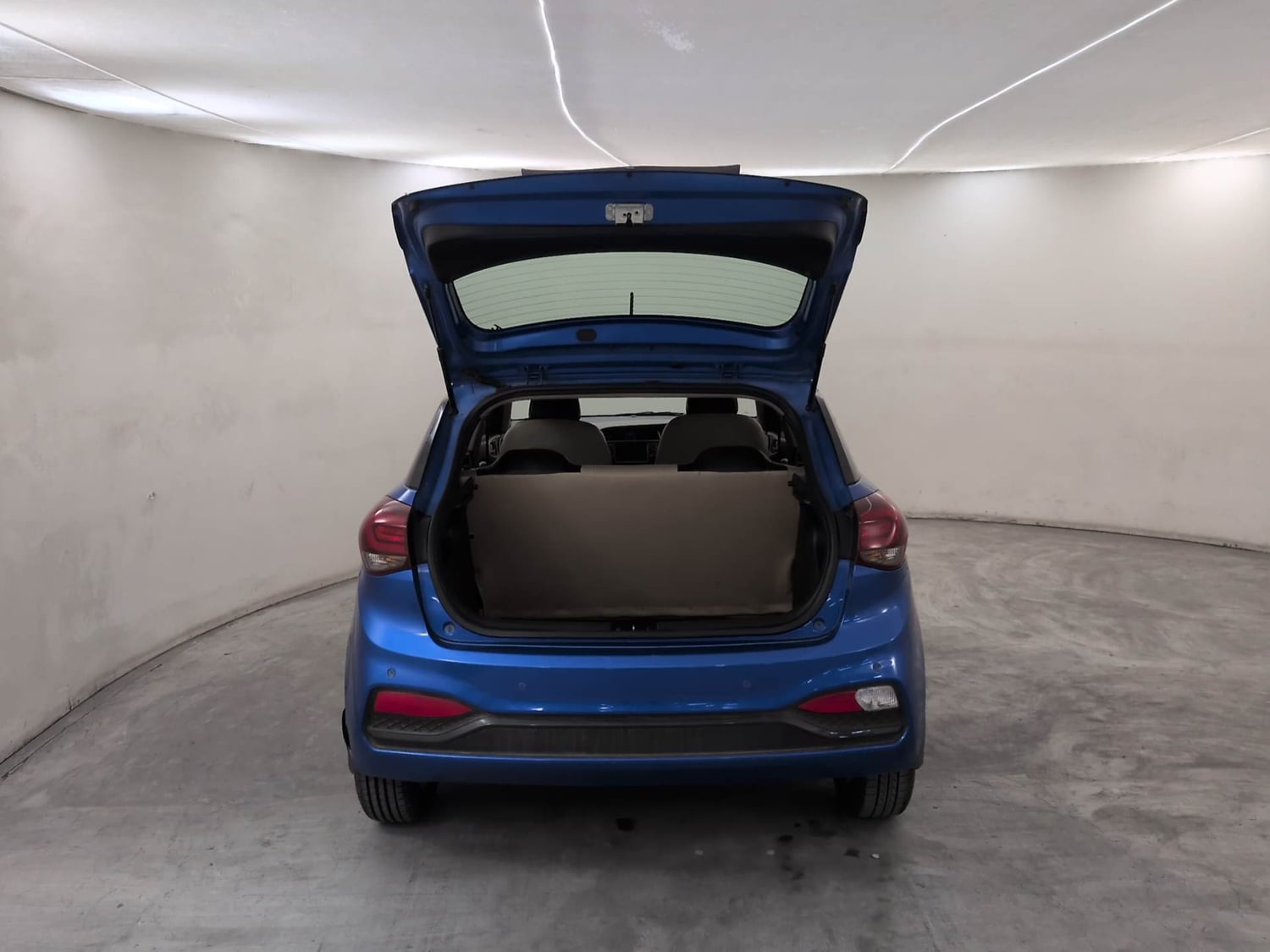 Used 2019 Hyundai Elite i20 Sportz Plus 1.2 Petrol Manual interior DICKY DOOR OPEN VIEW