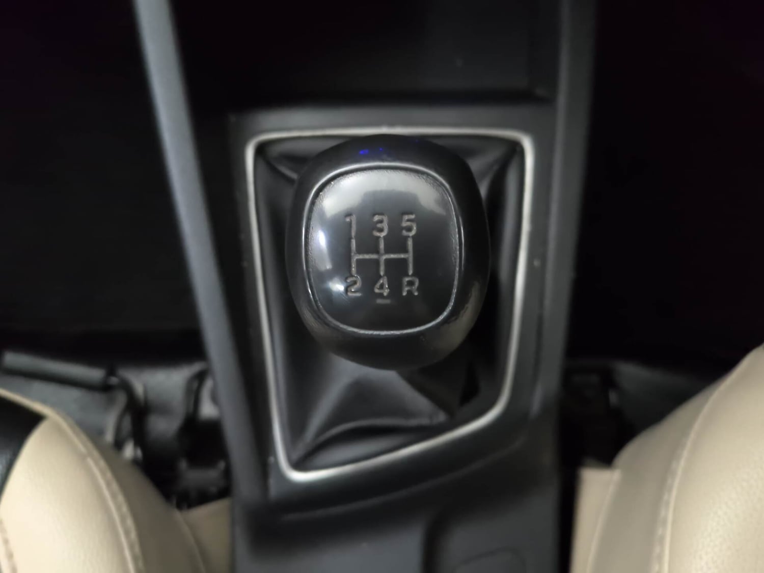 Used 2019 Hyundai Elite i20 Sportz Plus 1.2 Petrol Manual interior GEAR  KNOB VIEW