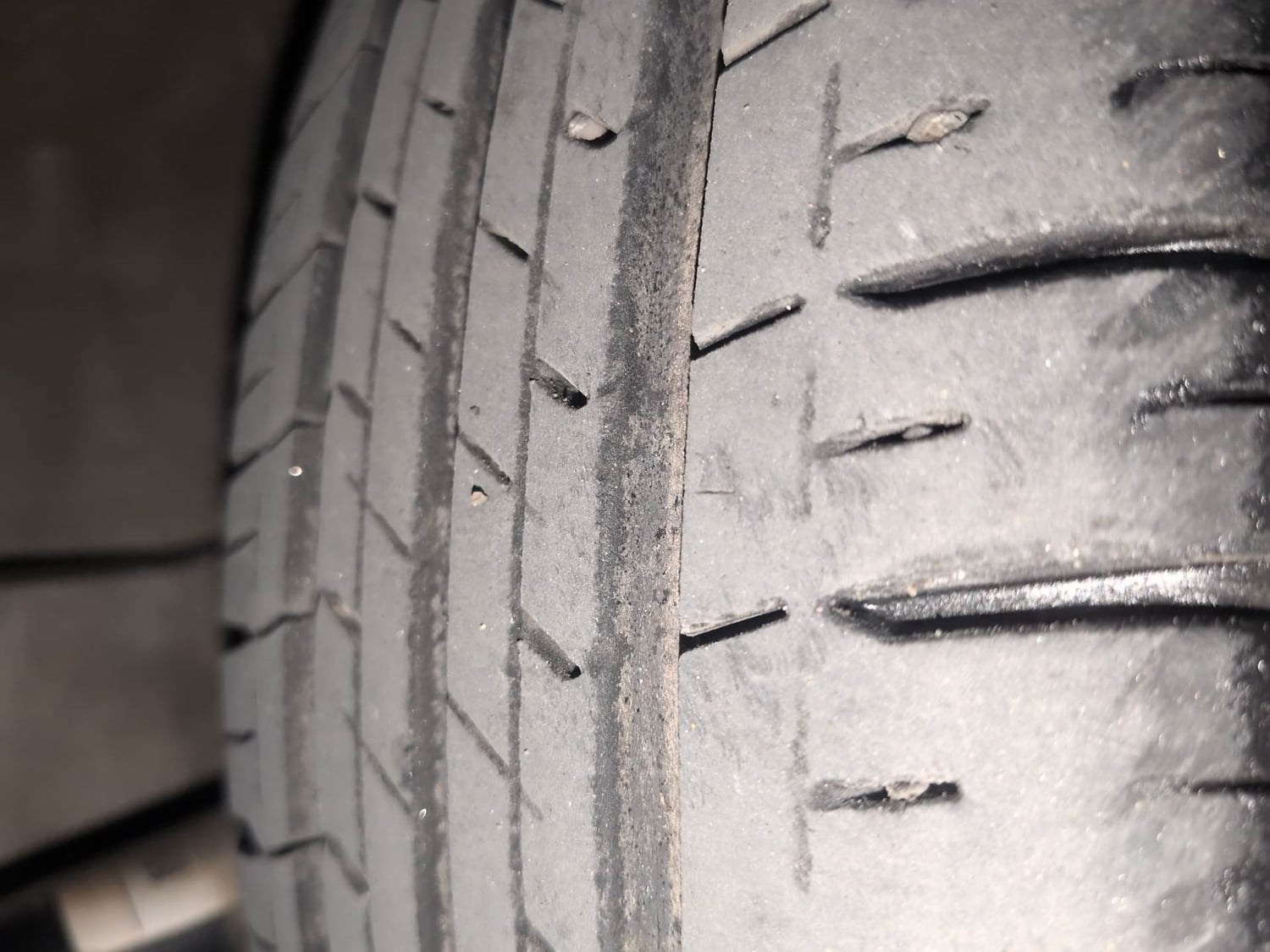 Used 2023 Maruti Suzuki Ertiga VXi AT Petrol Automatic tyres LEFT FRONT TYRE TREAD VIEW