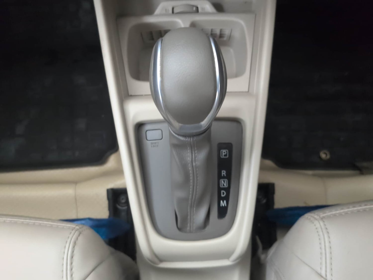 Used 2023 Maruti Suzuki Ertiga VXi AT Petrol Automatic interior GEAR  KNOB VIEW