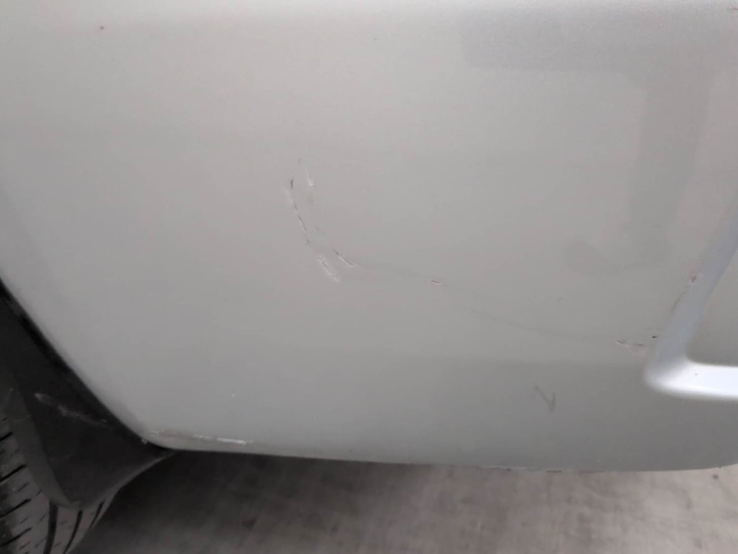 Used 2023 Maruti Suzuki Ertiga VXi AT Petrol Automatic dents MINOR SCRATCH