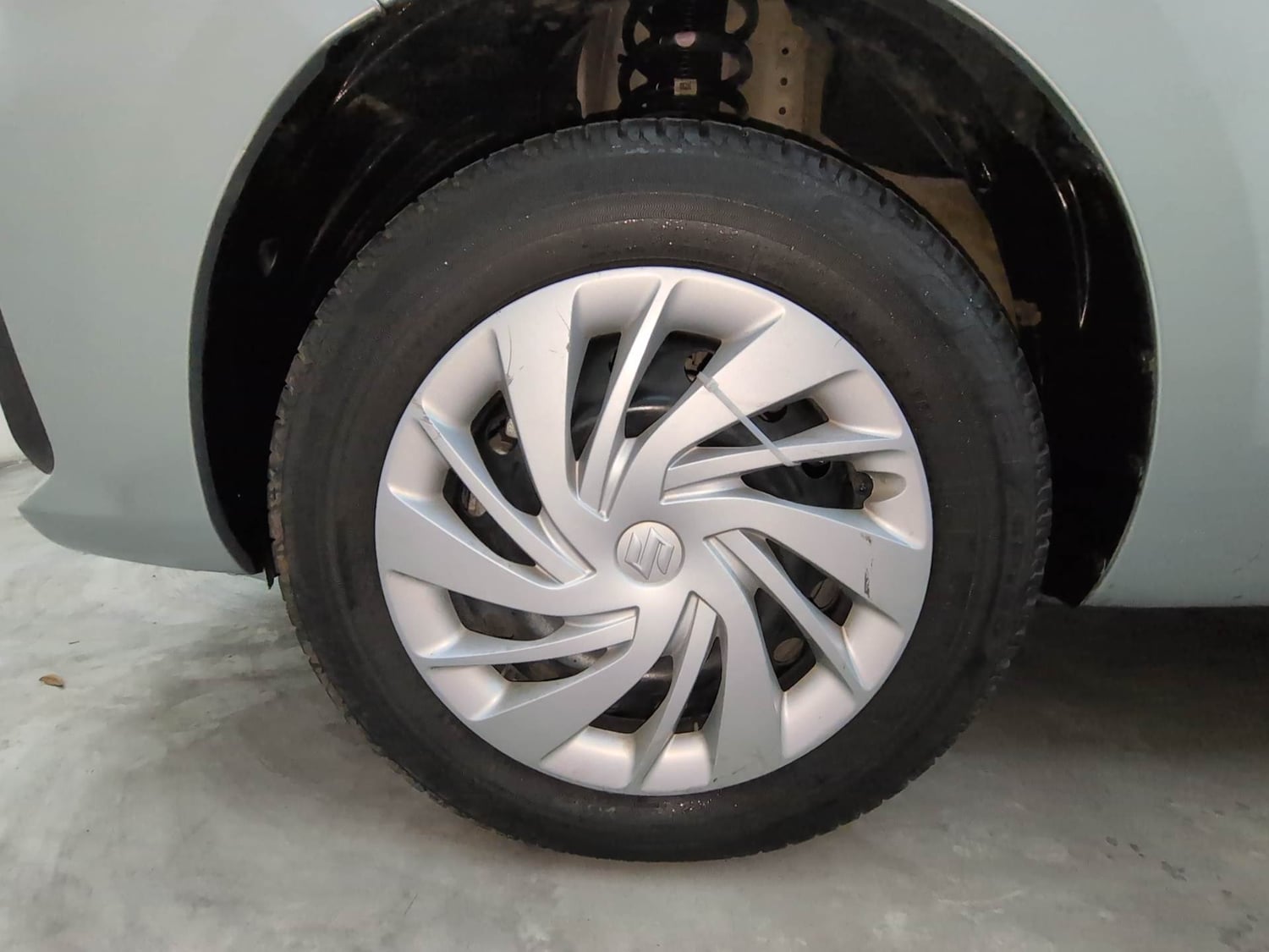 Used 2023 Maruti Suzuki Ertiga VXi AT Petrol Automatic tyres LEFT FRONT TYRE RIM VIEW