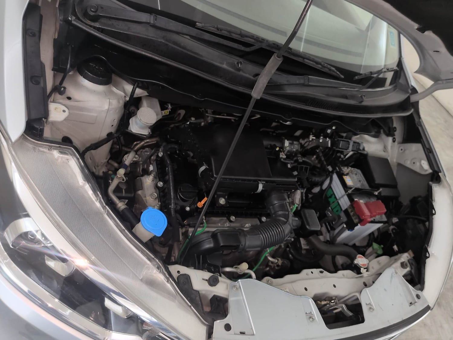 Used 2023 Maruti Suzuki Ertiga VXi AT Petrol Automatic engine ENGINE RIGHT SIDE VIEW