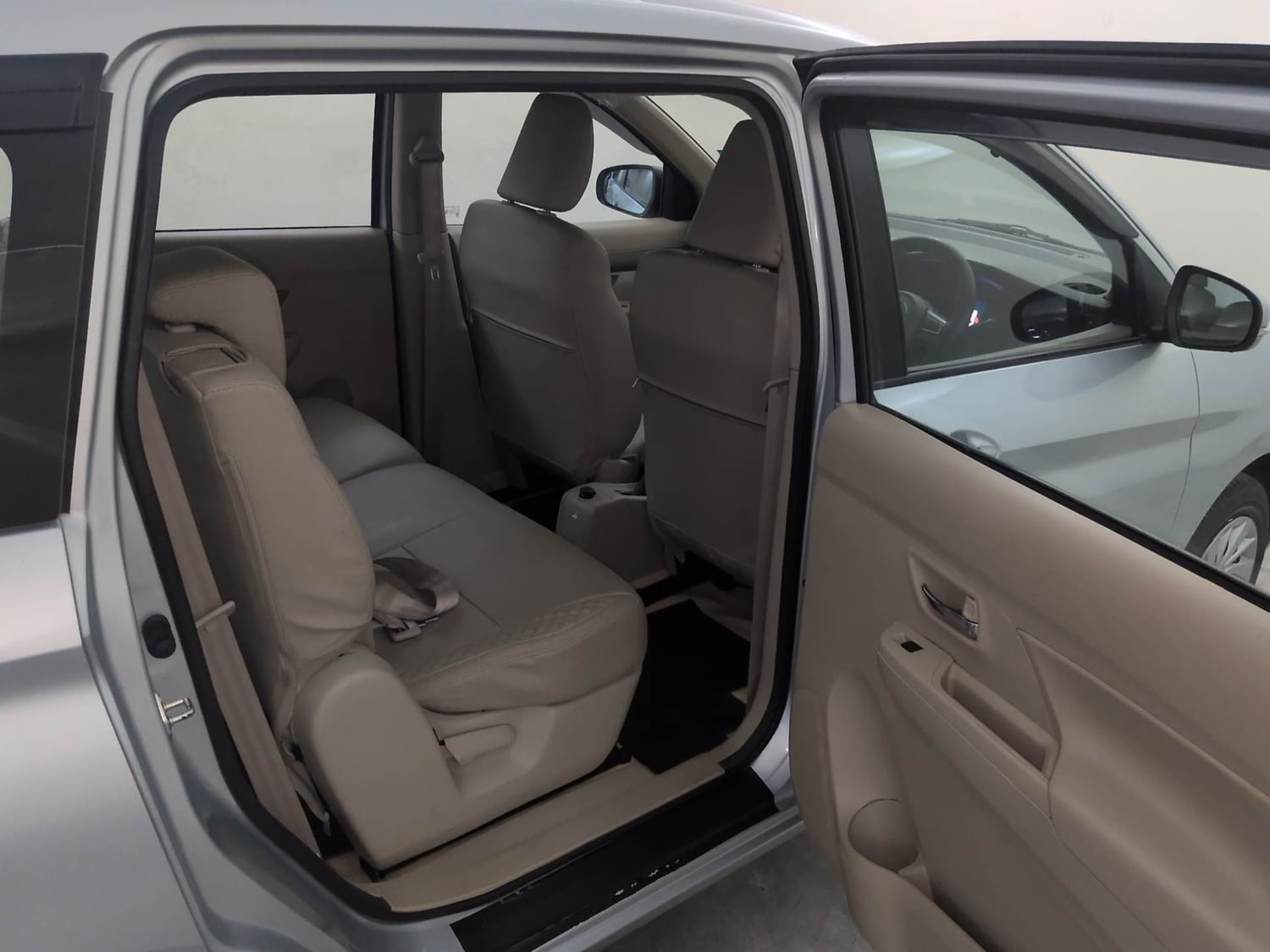 Used 2023 Maruti Suzuki Ertiga VXi AT Petrol Automatic interior RIGHT SIDE REAR DOOR CABIN VIEW