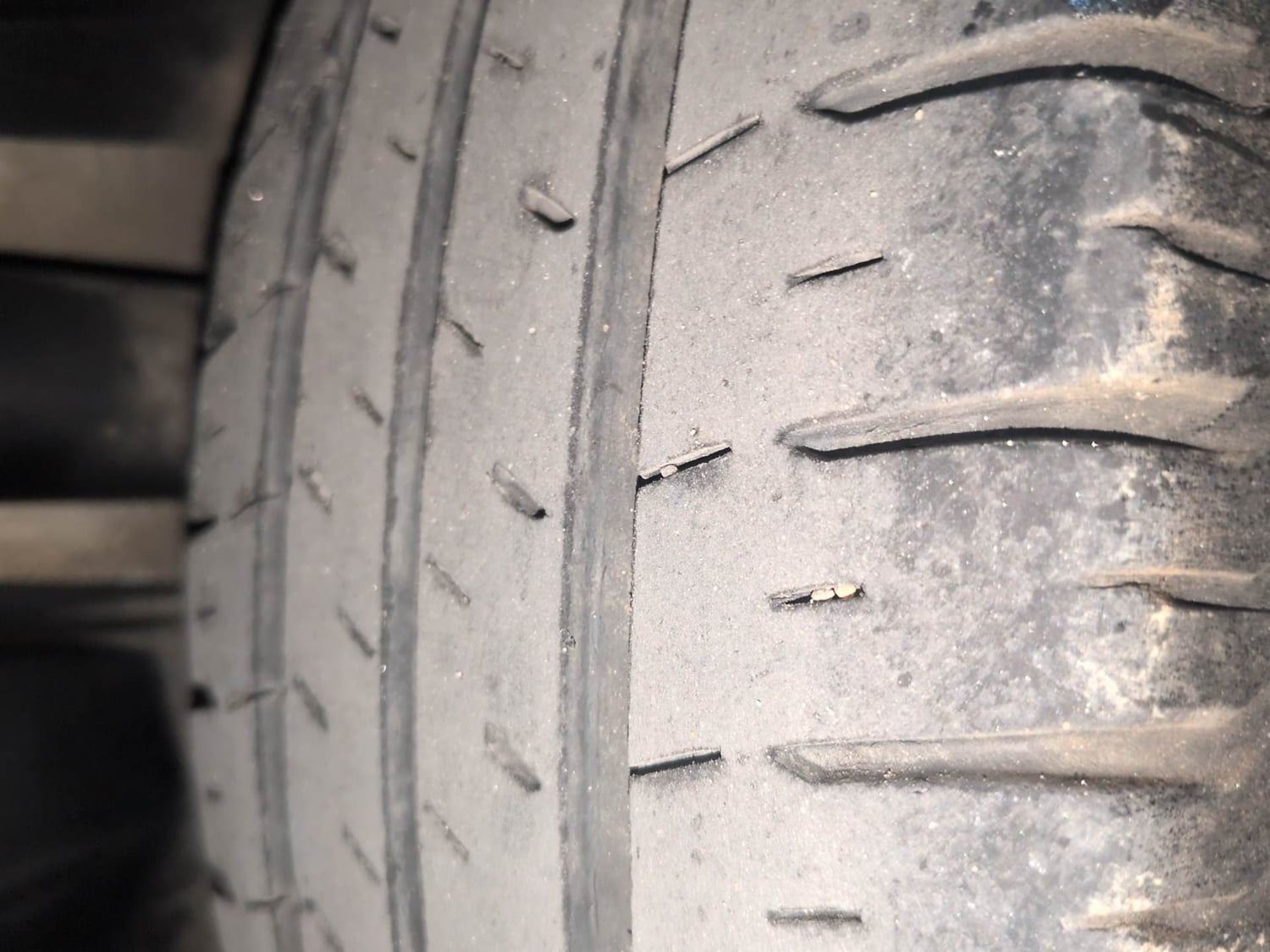 Used 2023 Maruti Suzuki Ertiga VXi AT Petrol Automatic tyres LEFT REAR TYRE TREAD VIEW