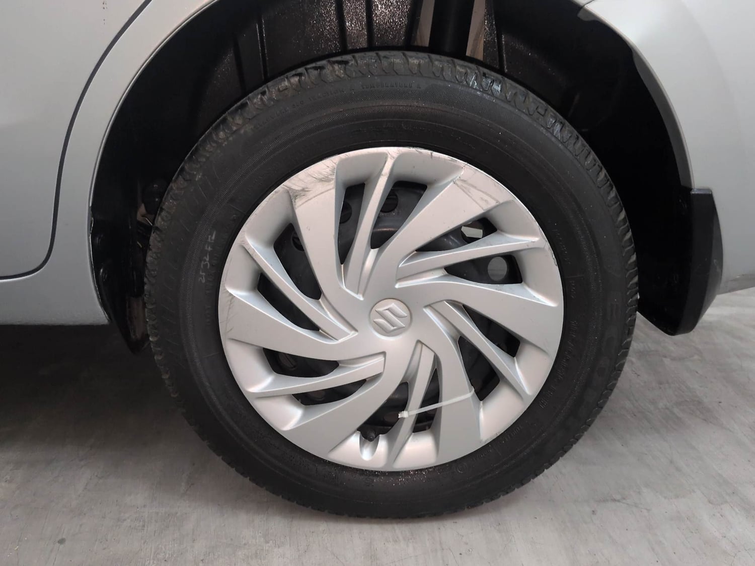 Used 2023 Maruti Suzuki Ertiga VXi AT Petrol Automatic tyres LEFT REAR TYRE RIM VIEW