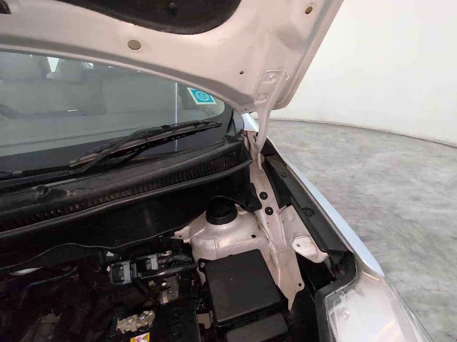 Used 2023 Maruti Suzuki Ertiga VXi AT Petrol Automatic engine ENGINE LEFT SIDE HINGE & APRON VIEW