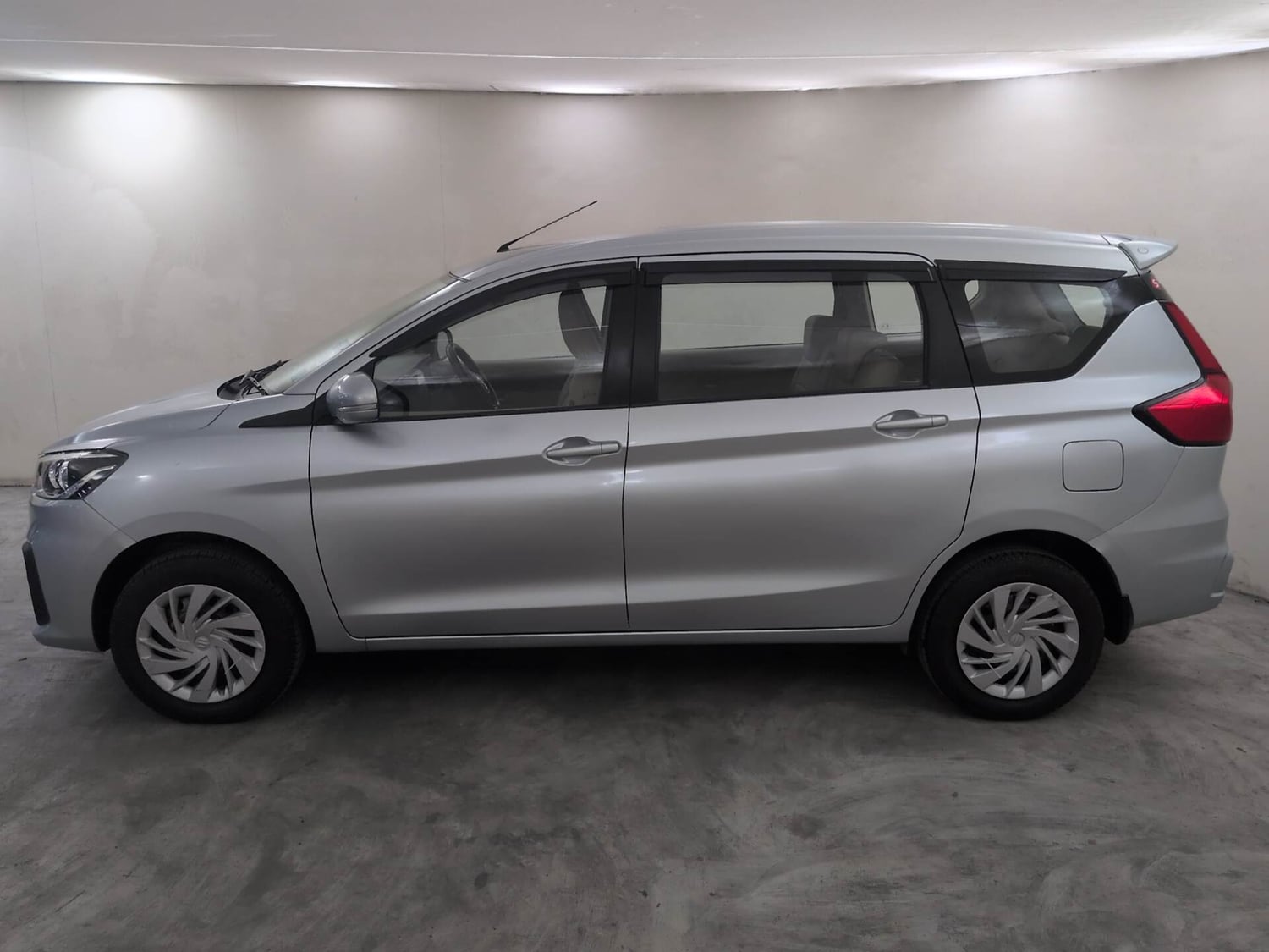Used 2023 Maruti Suzuki Ertiga VXi AT Petrol Automatic exterior LEFT SIDE VIEW