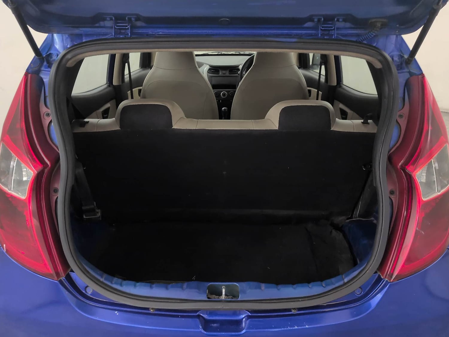 Used 2018 Hyundai Eon Era + Petrol Manual interior DICKY INSIDE VIEW