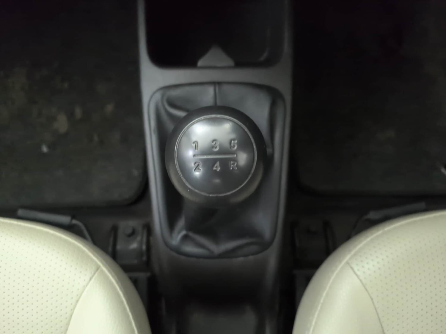 Used 2018 Hyundai Eon Era + Petrol Manual interior GEAR  KNOB VIEW