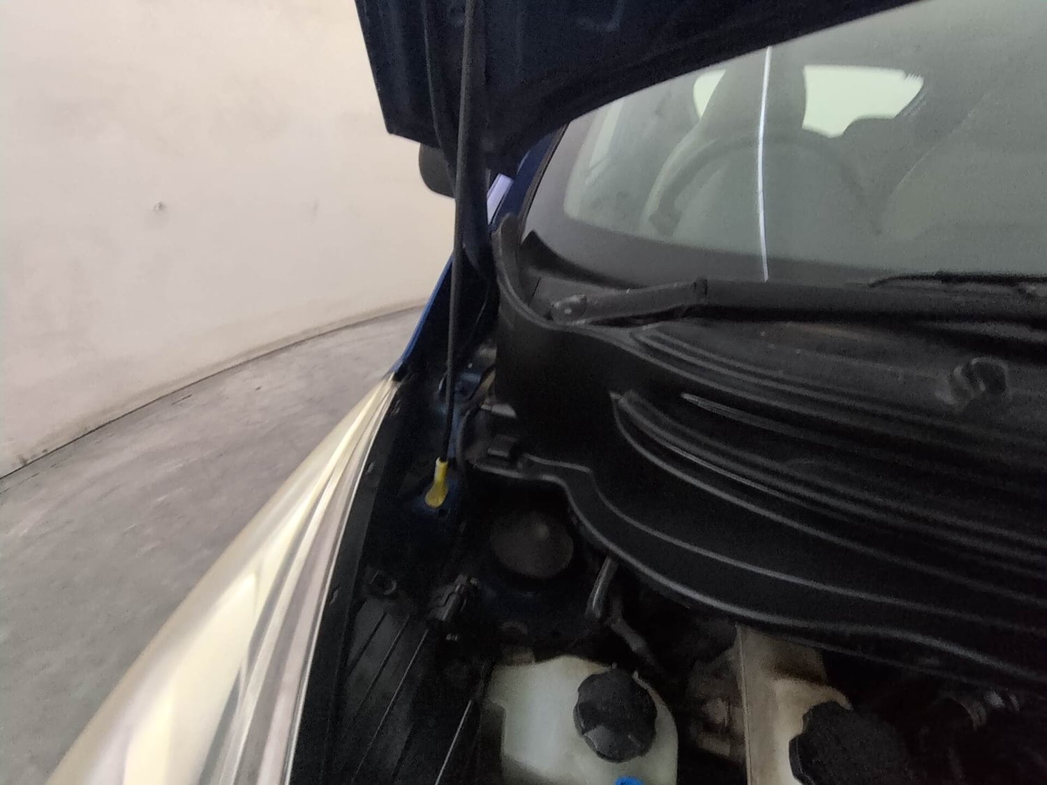 Used 2018 Hyundai Eon Era + Petrol Manual engine ENGINE RIGHT SIDE HINGE & APRON VIEW