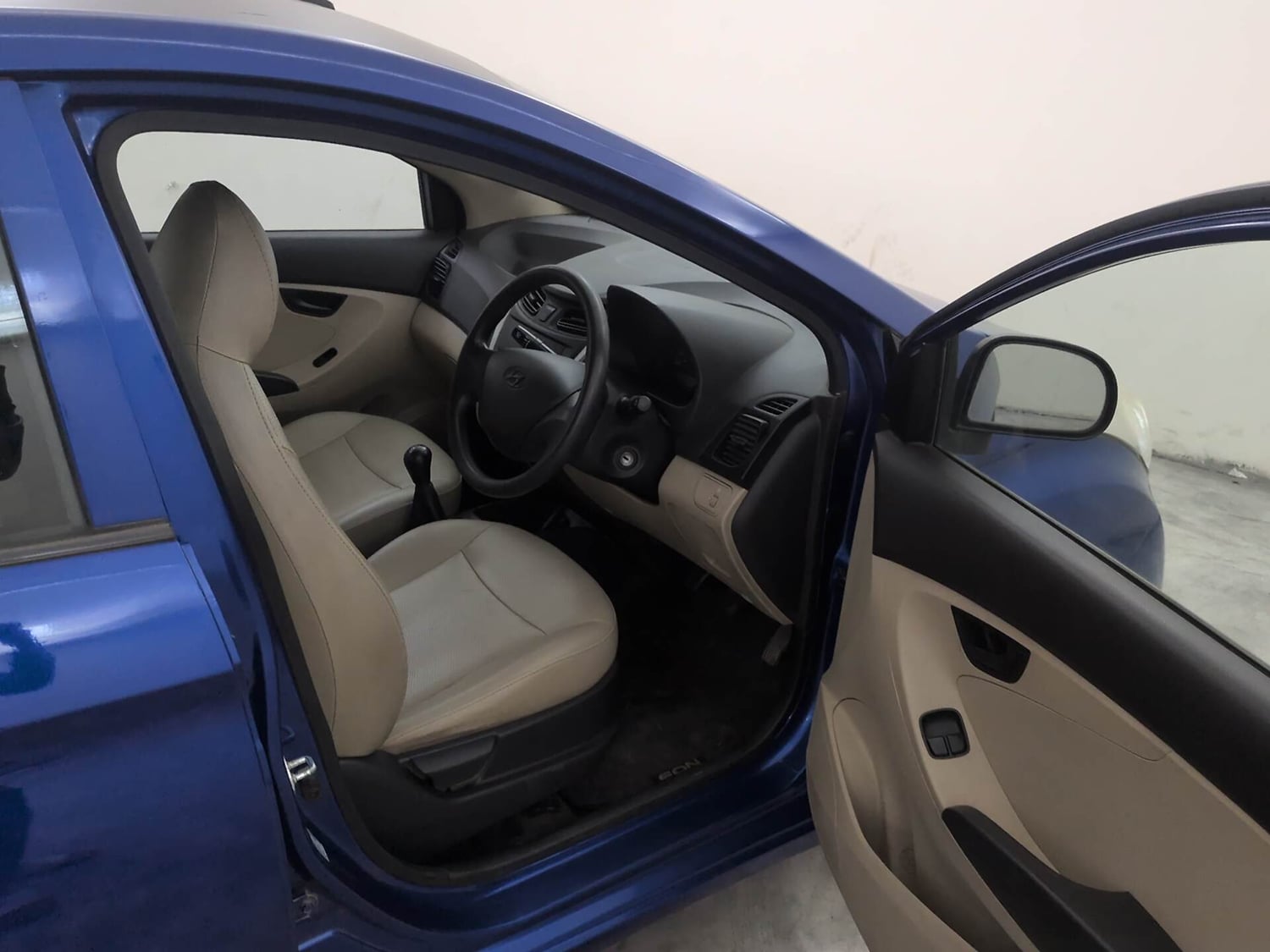 Used 2018 Hyundai Eon Era + Petrol Manual interior RIGHT SIDE FRONT DOOR CABIN VIEW