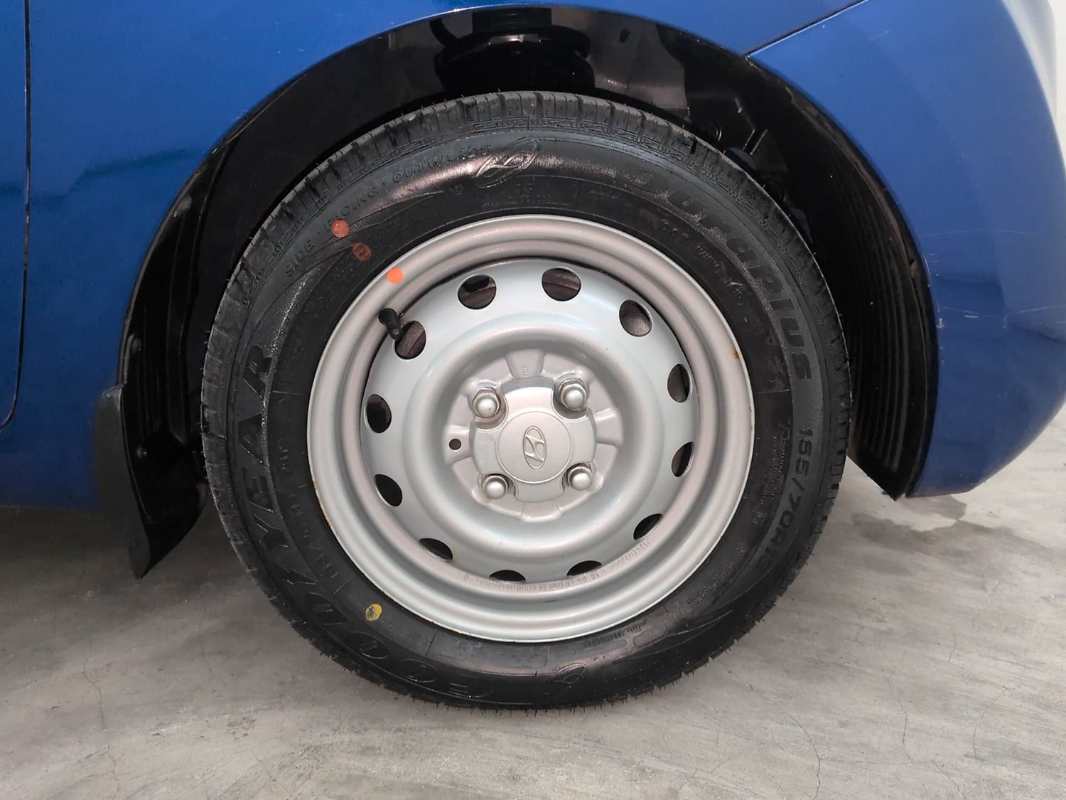Used 2018 Hyundai Eon Era + Petrol Manual tyres RIGHT FRONT TYRE RIM VIEW