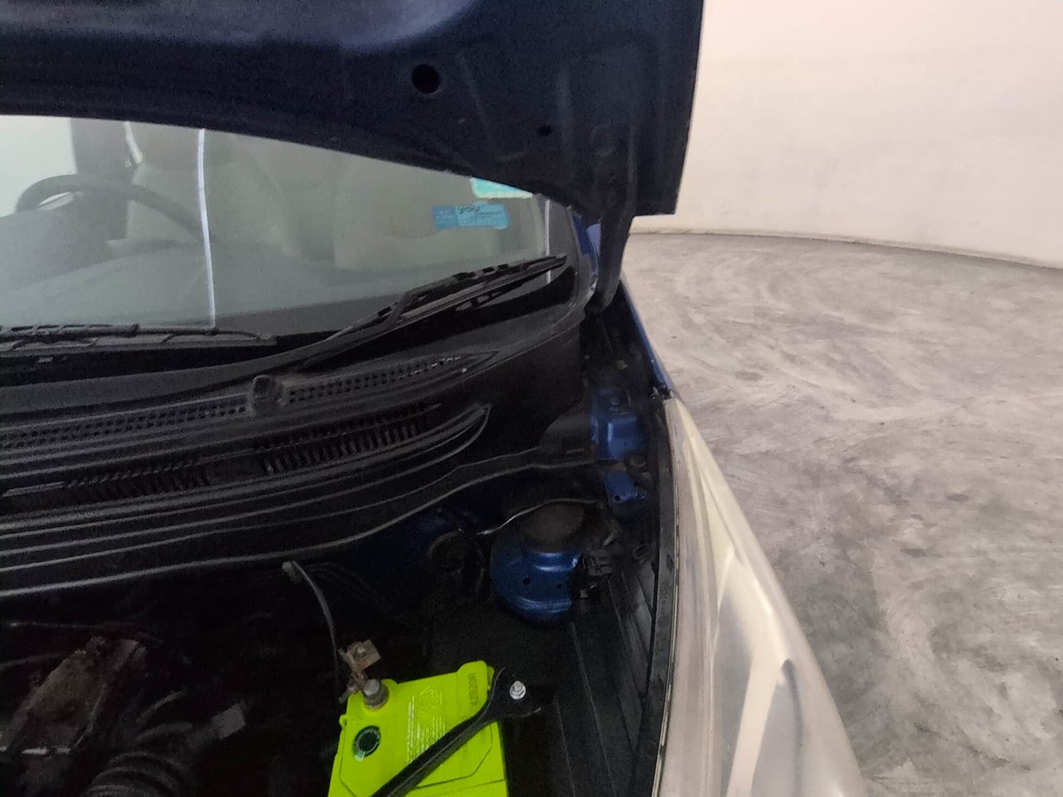 Used 2018 Hyundai Eon Era + Petrol Manual engine ENGINE LEFT SIDE HINGE & APRON VIEW