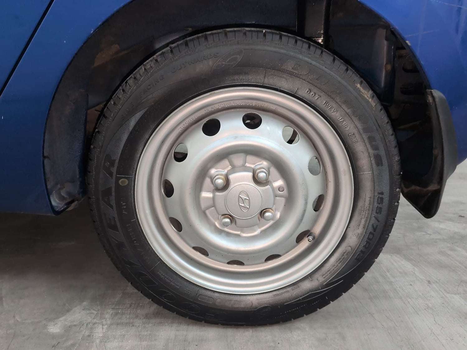 Used 2018 Hyundai Eon Era + Petrol Manual tyres LEFT REAR TYRE RIM VIEW