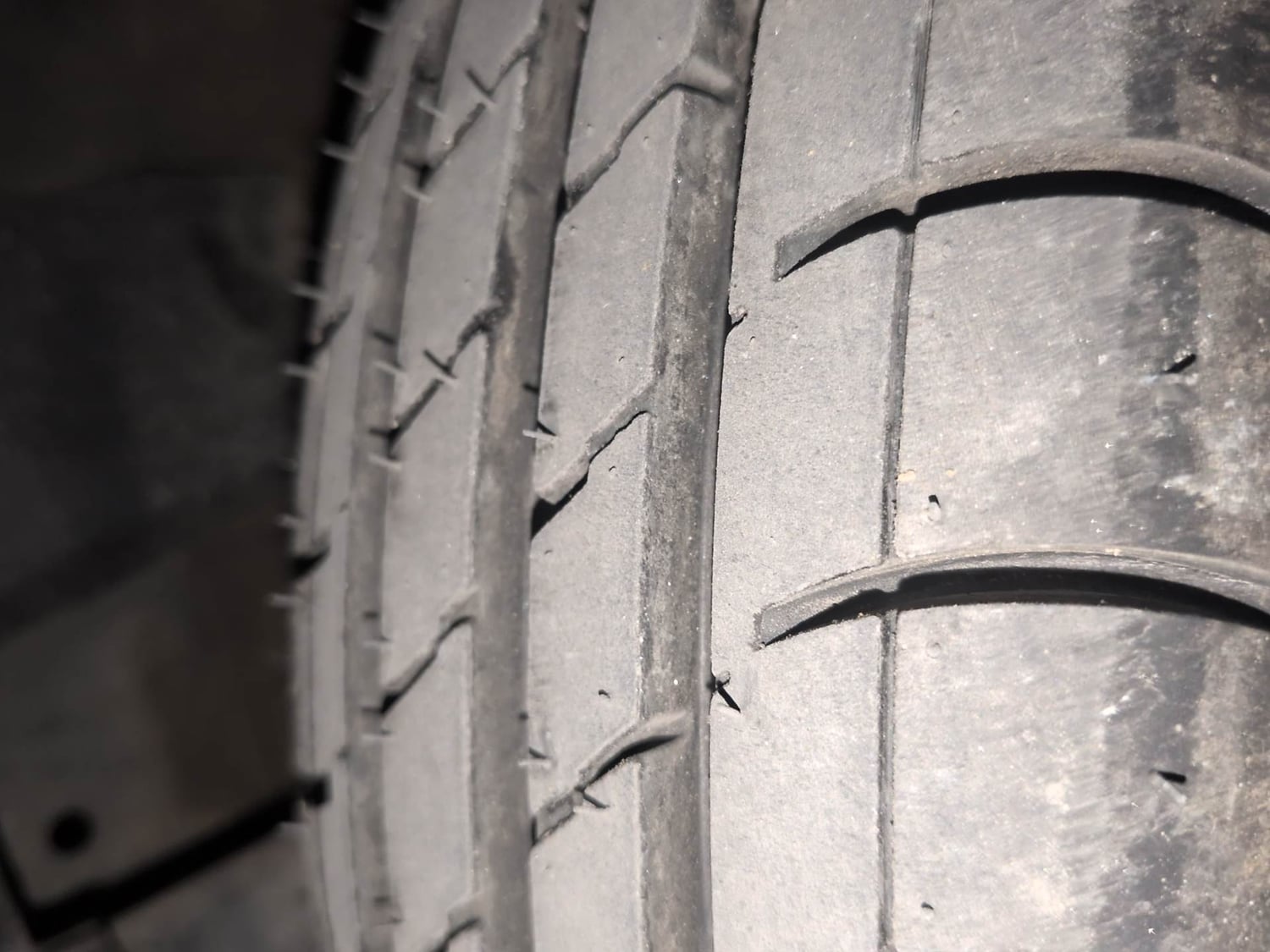 Used 2016 Renault Kwid RXT Opt Petrol Manual tyres LEFT FRONT TYRE TREAD VIEW
