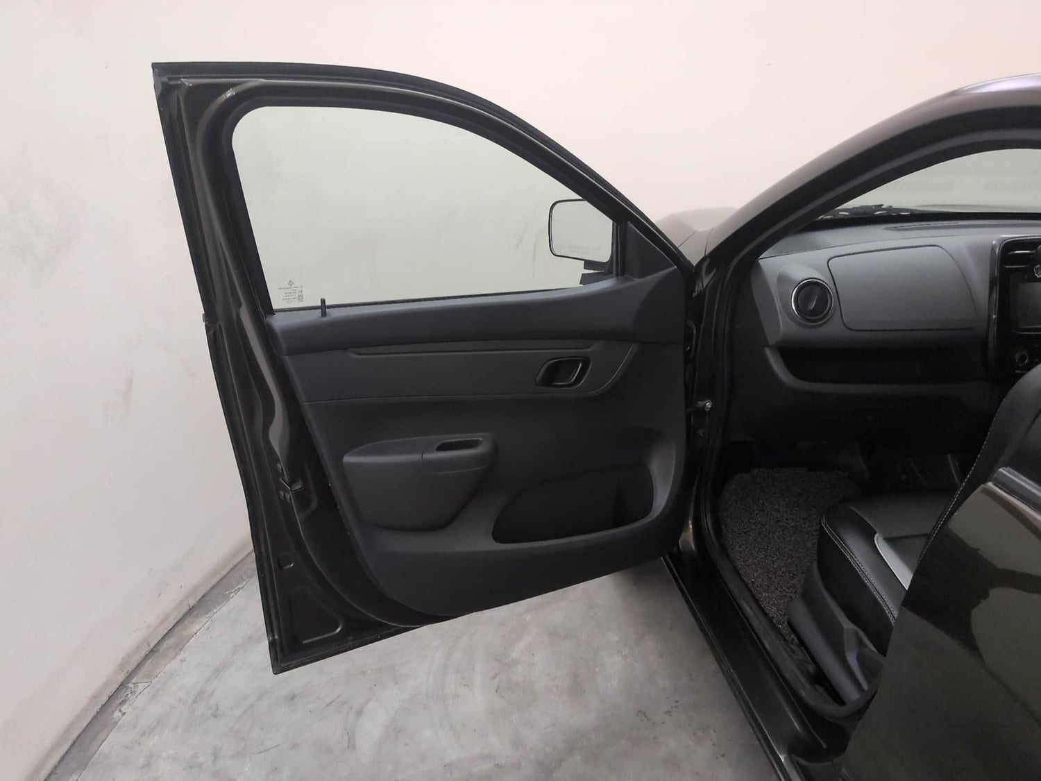 Used 2016 Renault Kwid RXT Opt Petrol Manual interior LEFT FRONT DOOR OPEN VIEW
