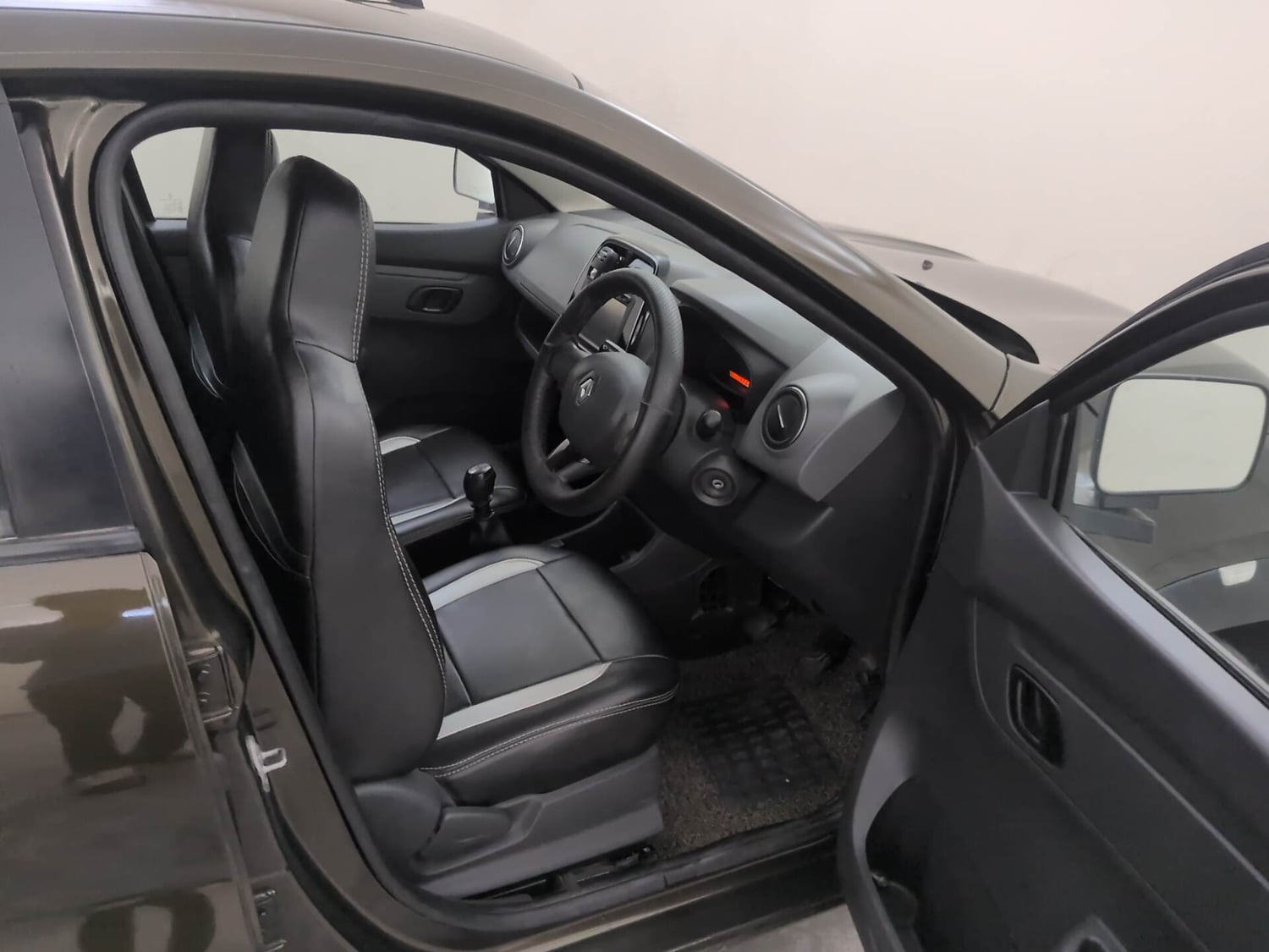 Used 2016 Renault Kwid RXT Opt Petrol Manual interior RIGHT SIDE FRONT DOOR CABIN VIEW