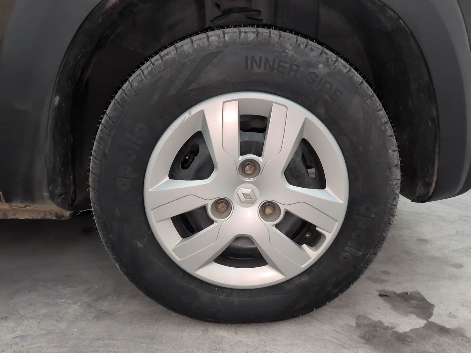 Used 2016 Renault Kwid RXT Opt Petrol Manual tyres RIGHT FRONT TYRE RIM VIEW