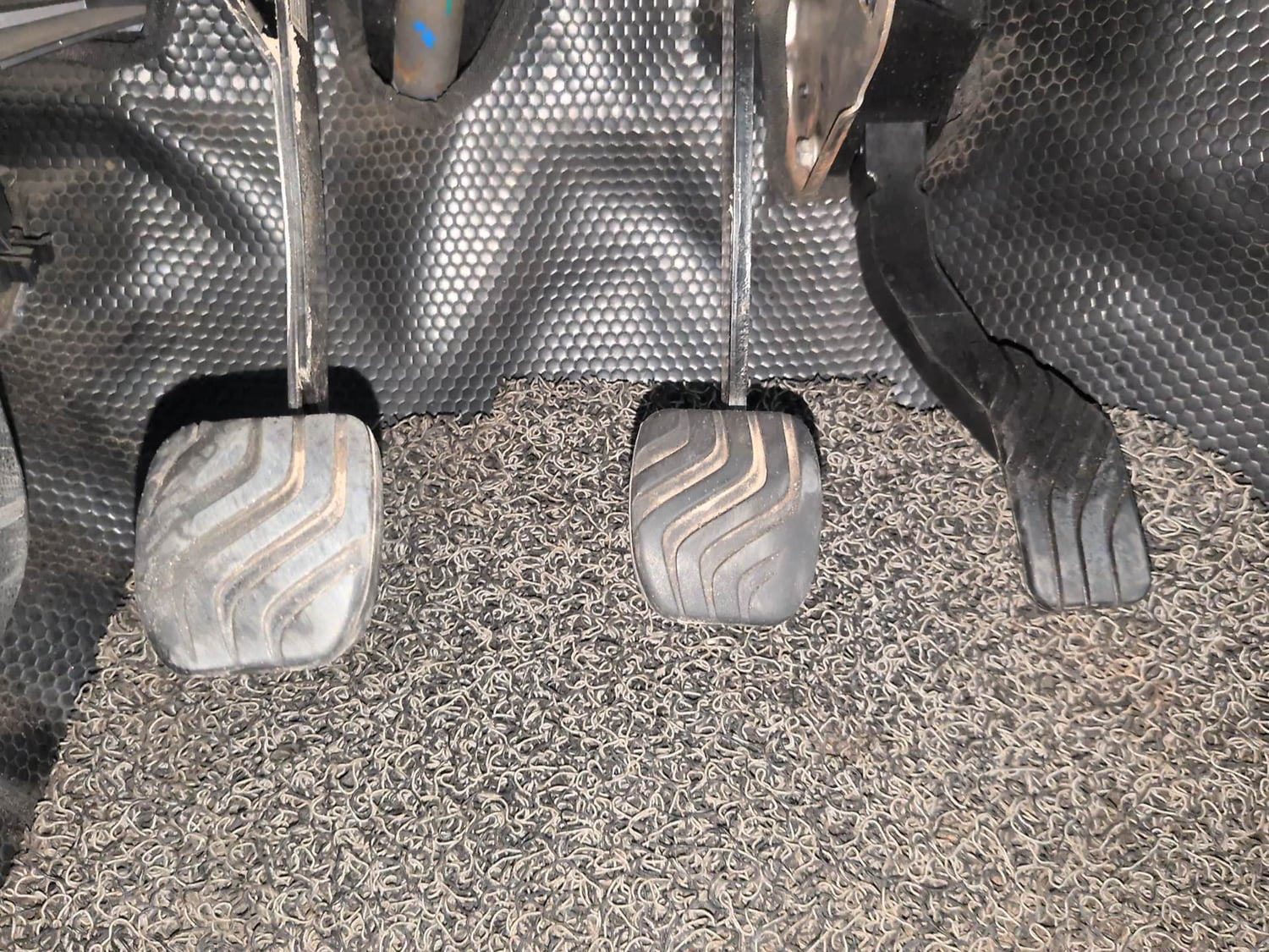 Used 2016 Renault Kwid RXT Opt Petrol Manual interior PEDALS VIEW