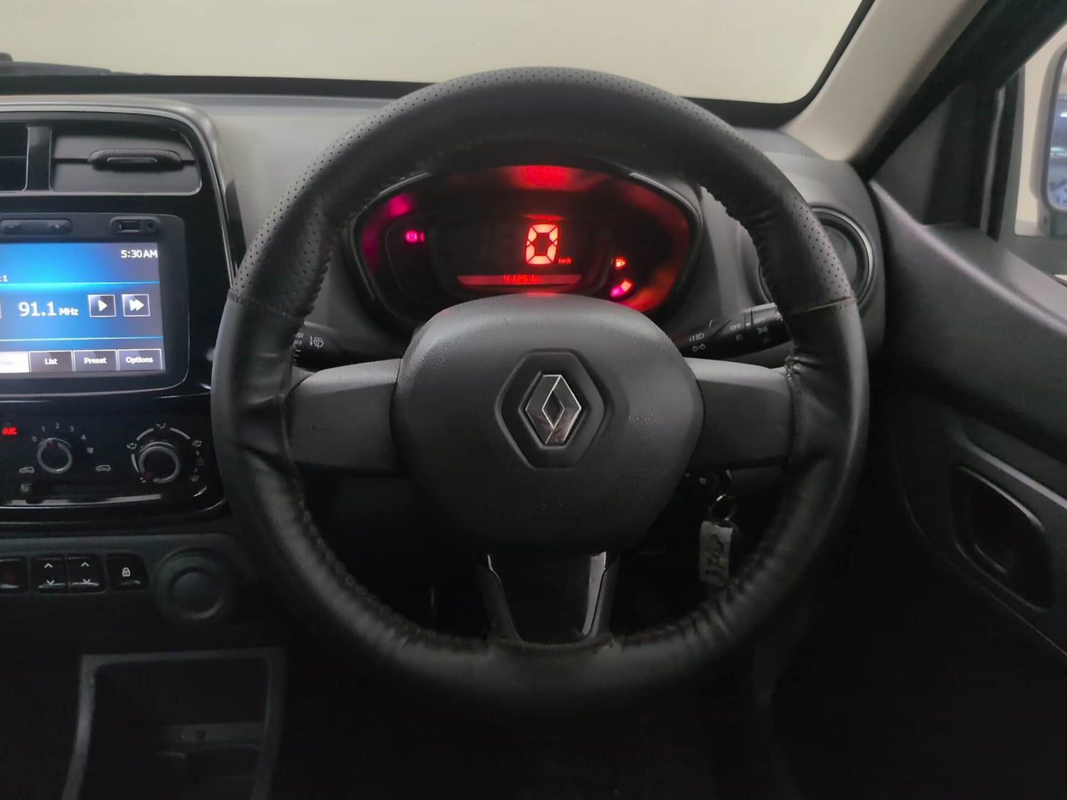Used 2016 Renault Kwid RXT Opt Petrol Manual interior STEERING VIEW