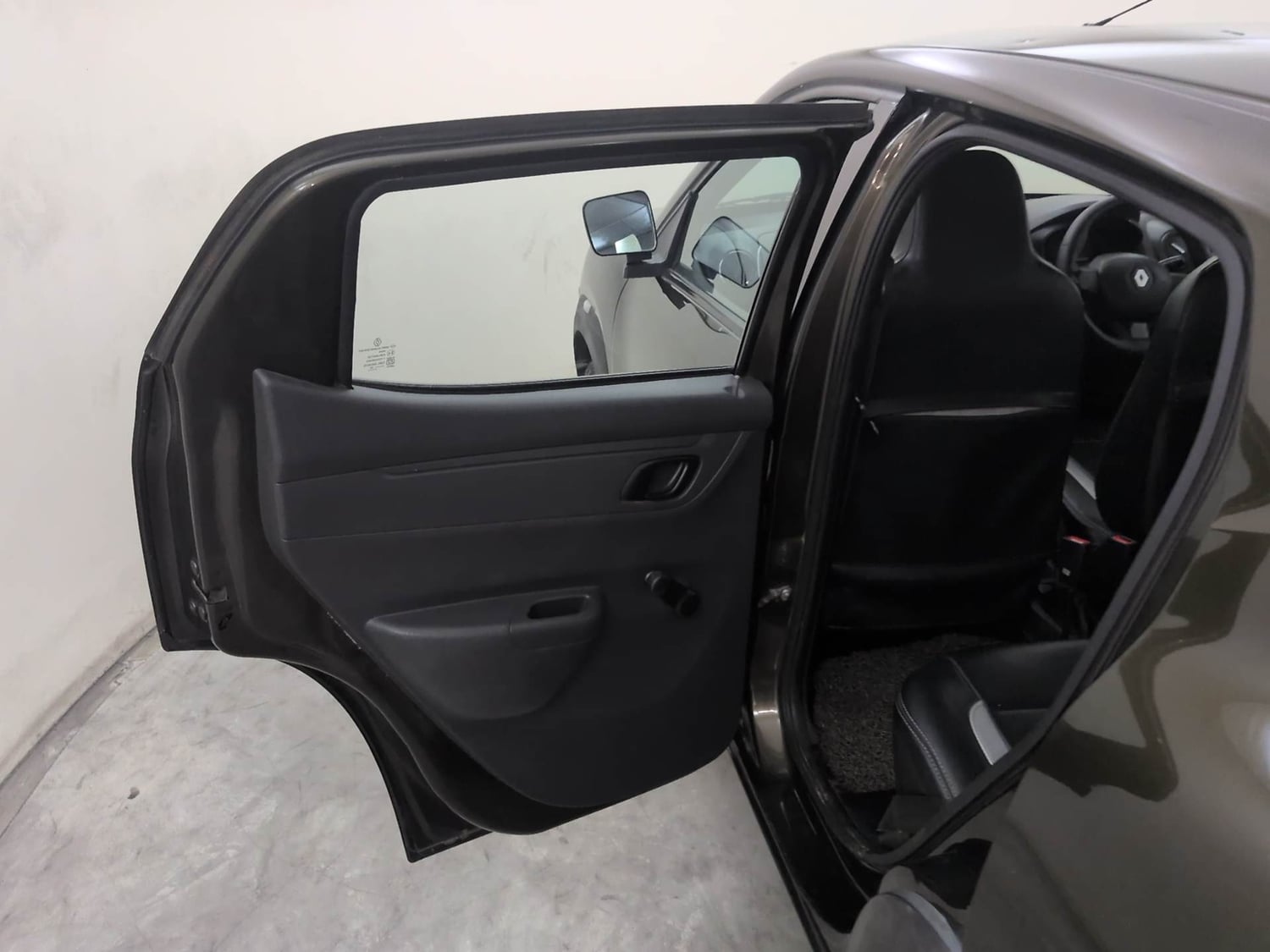Used 2016 Renault Kwid RXT Opt Petrol Manual interior LEFT REAR DOOR OPEN VIEW