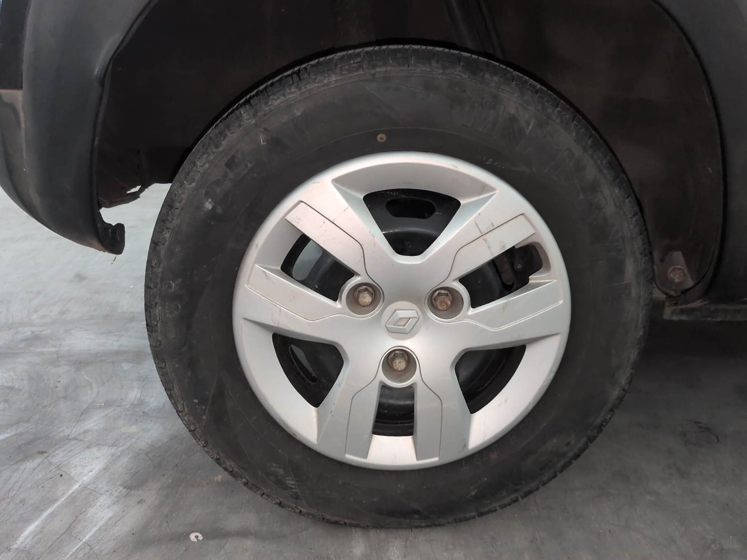 Used 2016 Renault Kwid RXT Opt Petrol Manual tyres RIGHT REAR TYRE RIM VIEW