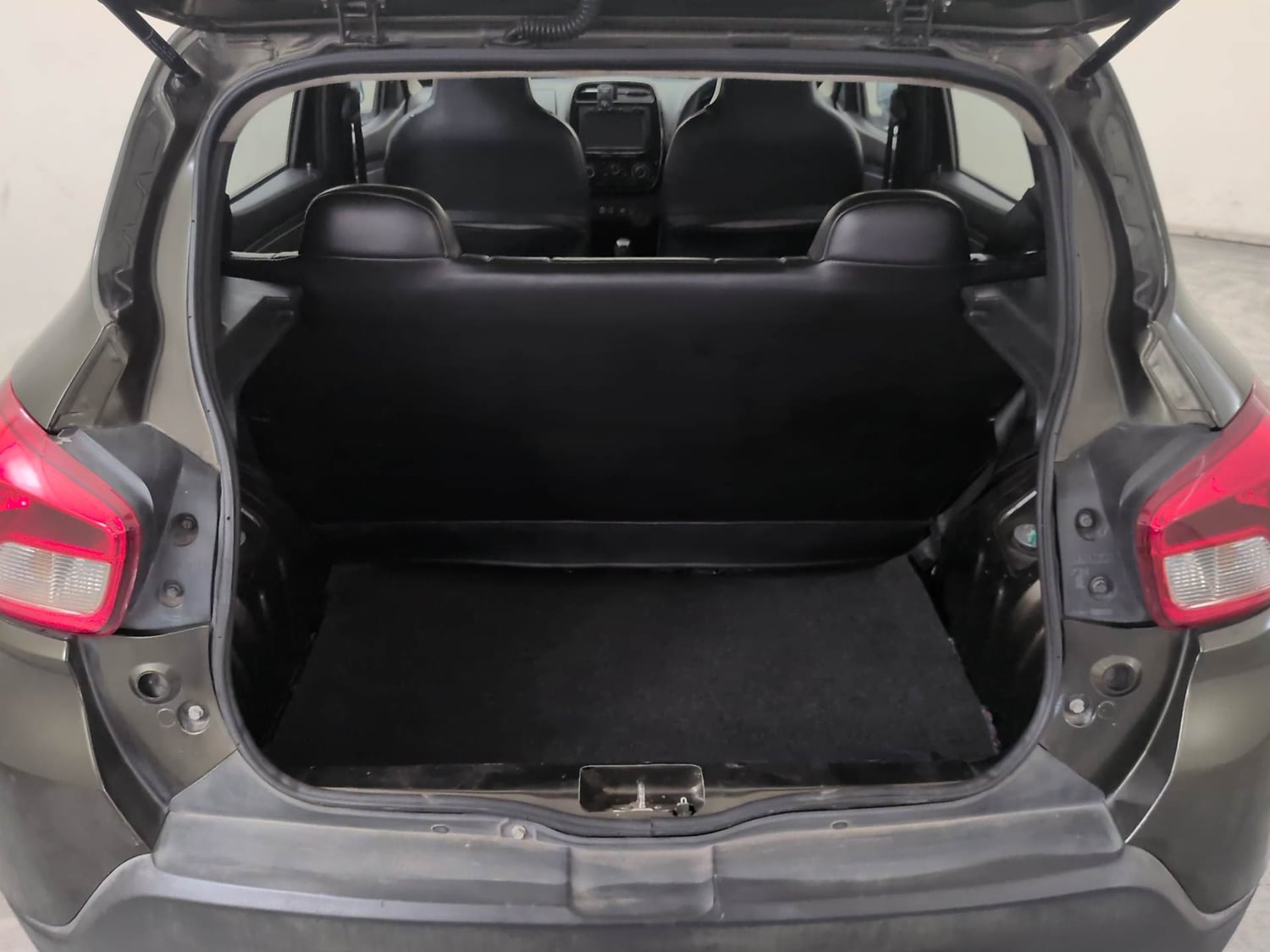 Used 2016 Renault Kwid RXT Opt Petrol Manual interior DICKY INSIDE VIEW