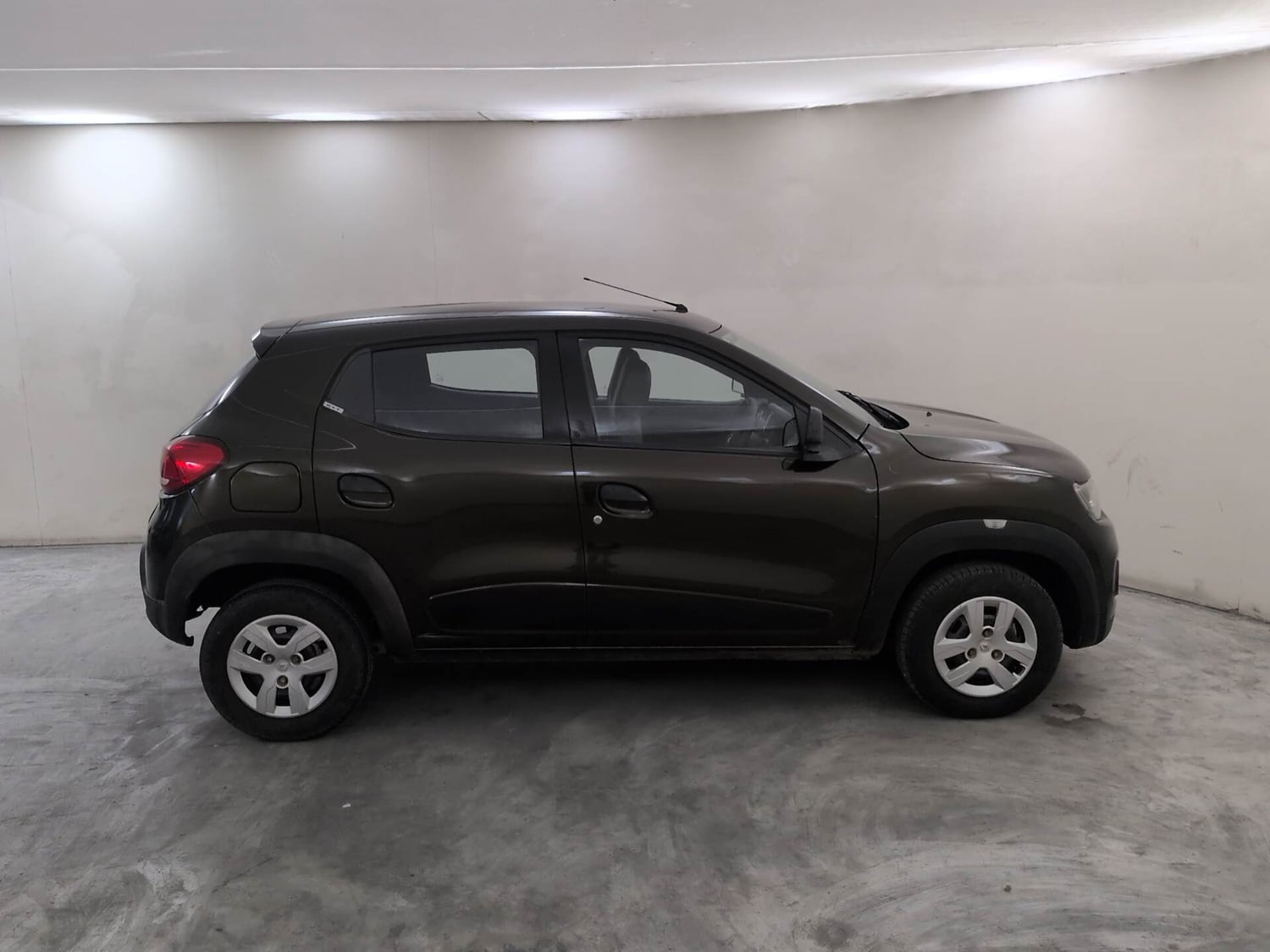 Used 2016 Renault Kwid RXT Opt Petrol Manual exterior RIGHT SIDE VIEW