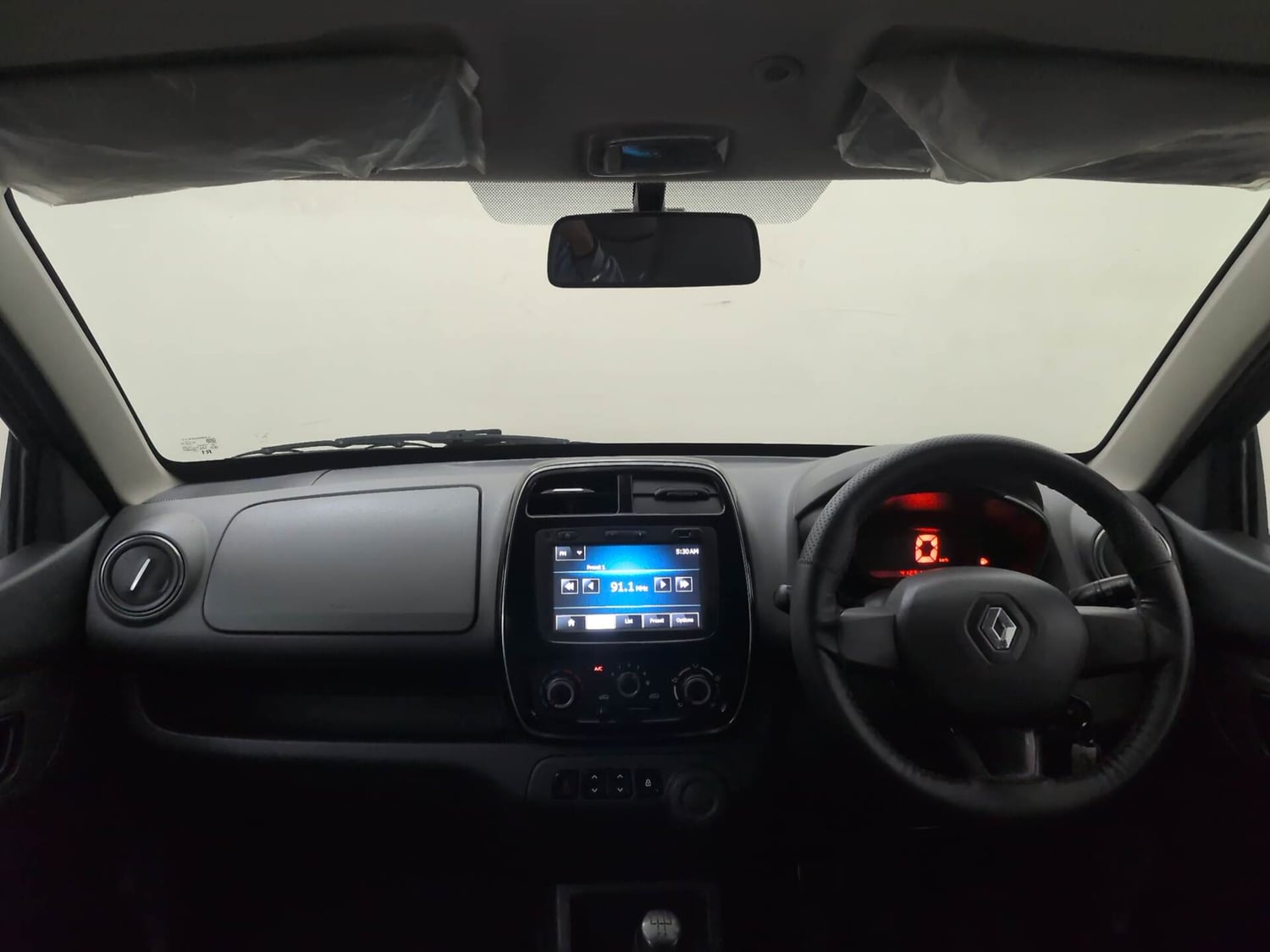 Used 2016 Renault Kwid RXT Opt Petrol Manual interior DASHBOARD VIEW