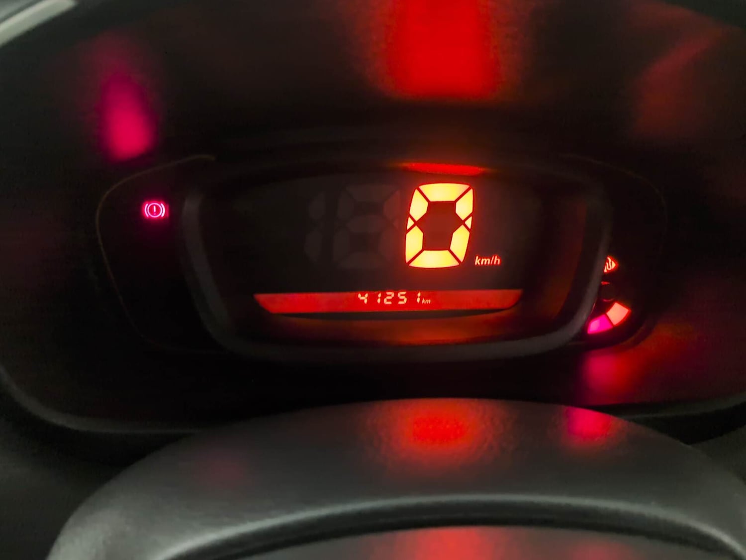 Used 2016 Renault Kwid RXT Opt Petrol Manual interior CLUSTERMETER VIEW