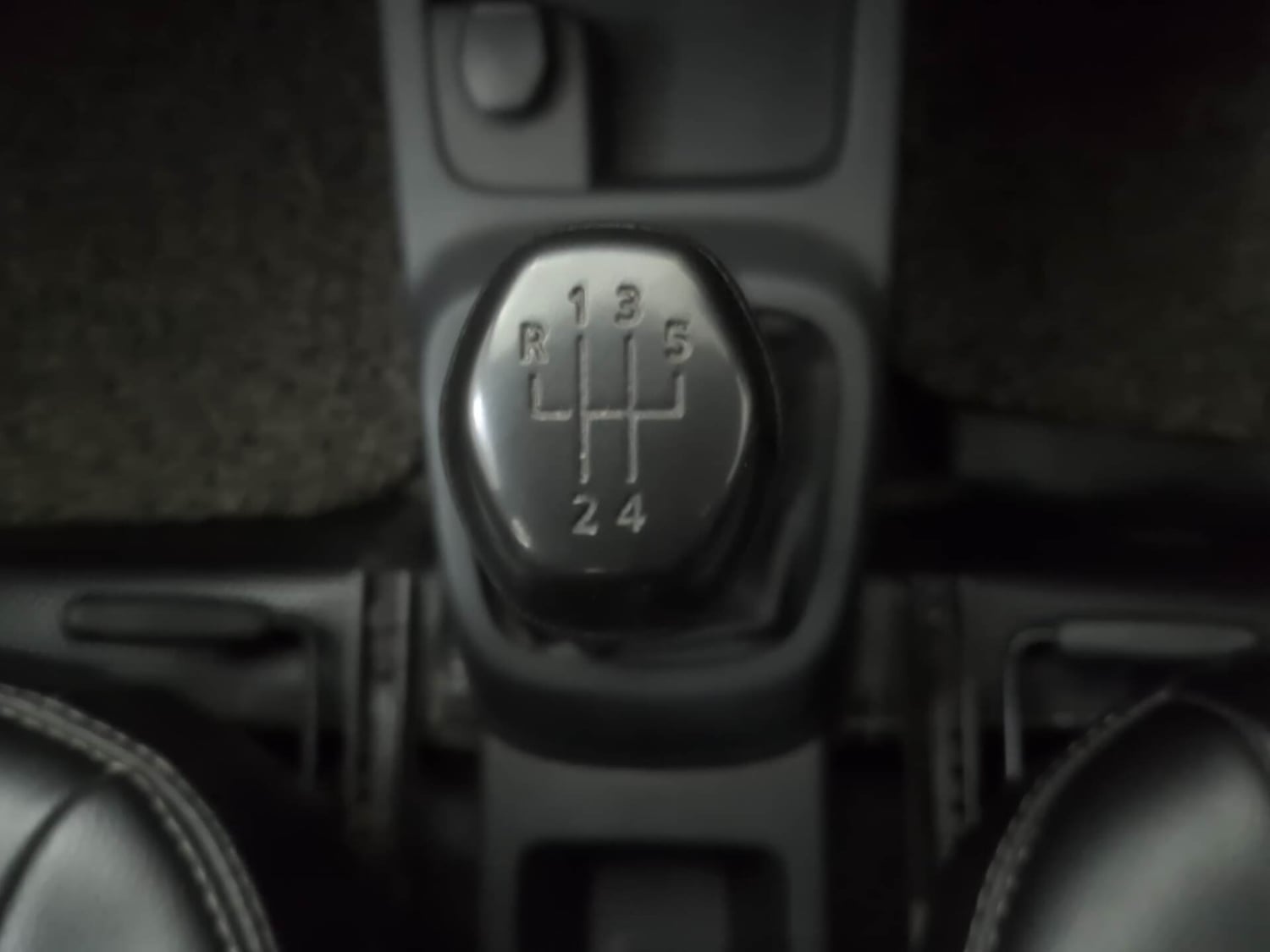 Used 2016 Renault Kwid RXT Opt Petrol Manual interior GEAR  KNOB VIEW