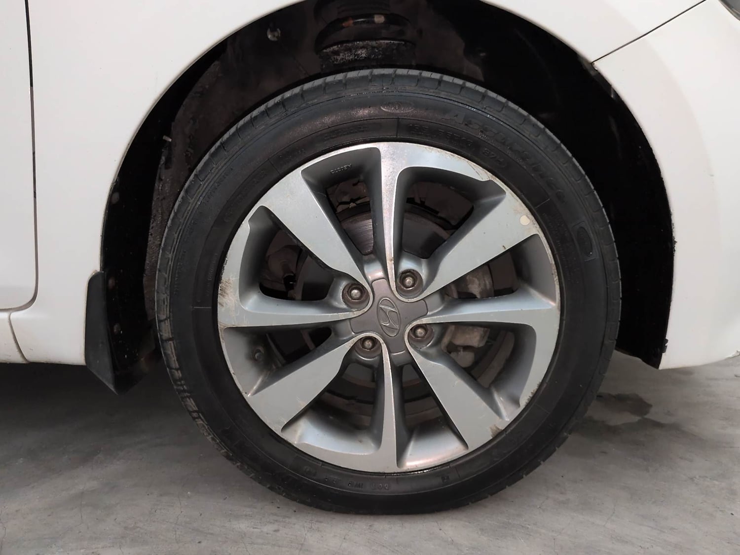 Used 2016 Hyundai Elite i20 Asta 1.2 (O) Petrol Manual tyres RIGHT FRONT TYRE RIM VIEW