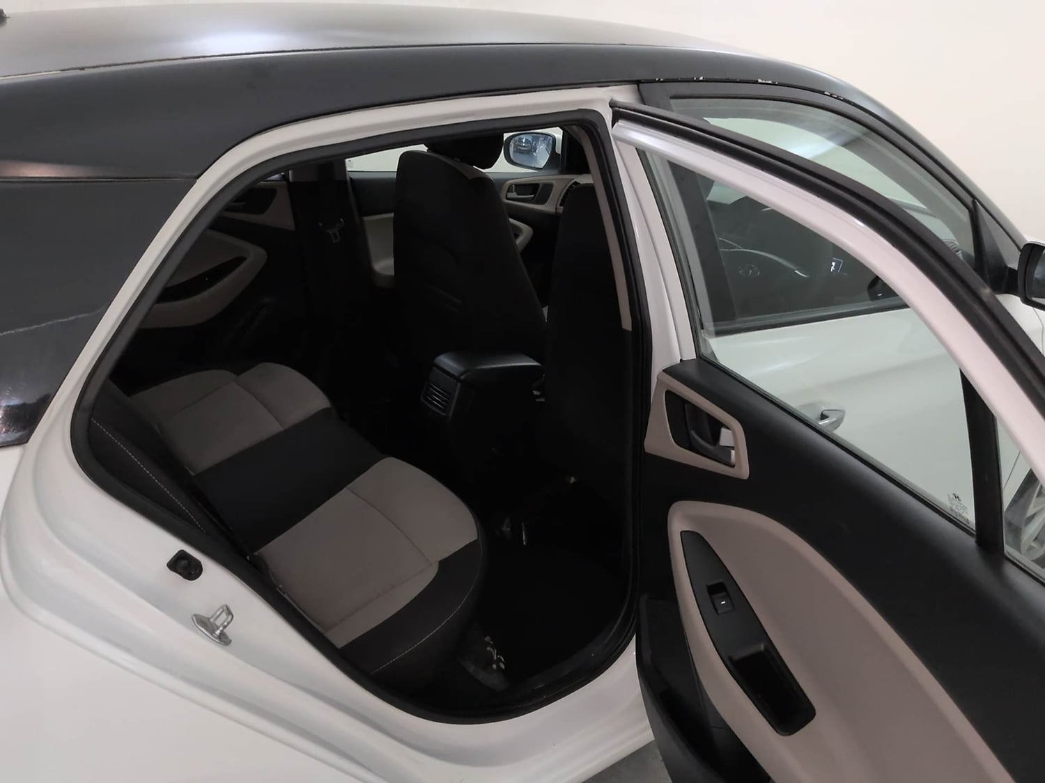 Used 2016 Hyundai Elite i20 Asta 1.2 (O) Petrol Manual interior RIGHT SIDE REAR DOOR CABIN VIEW