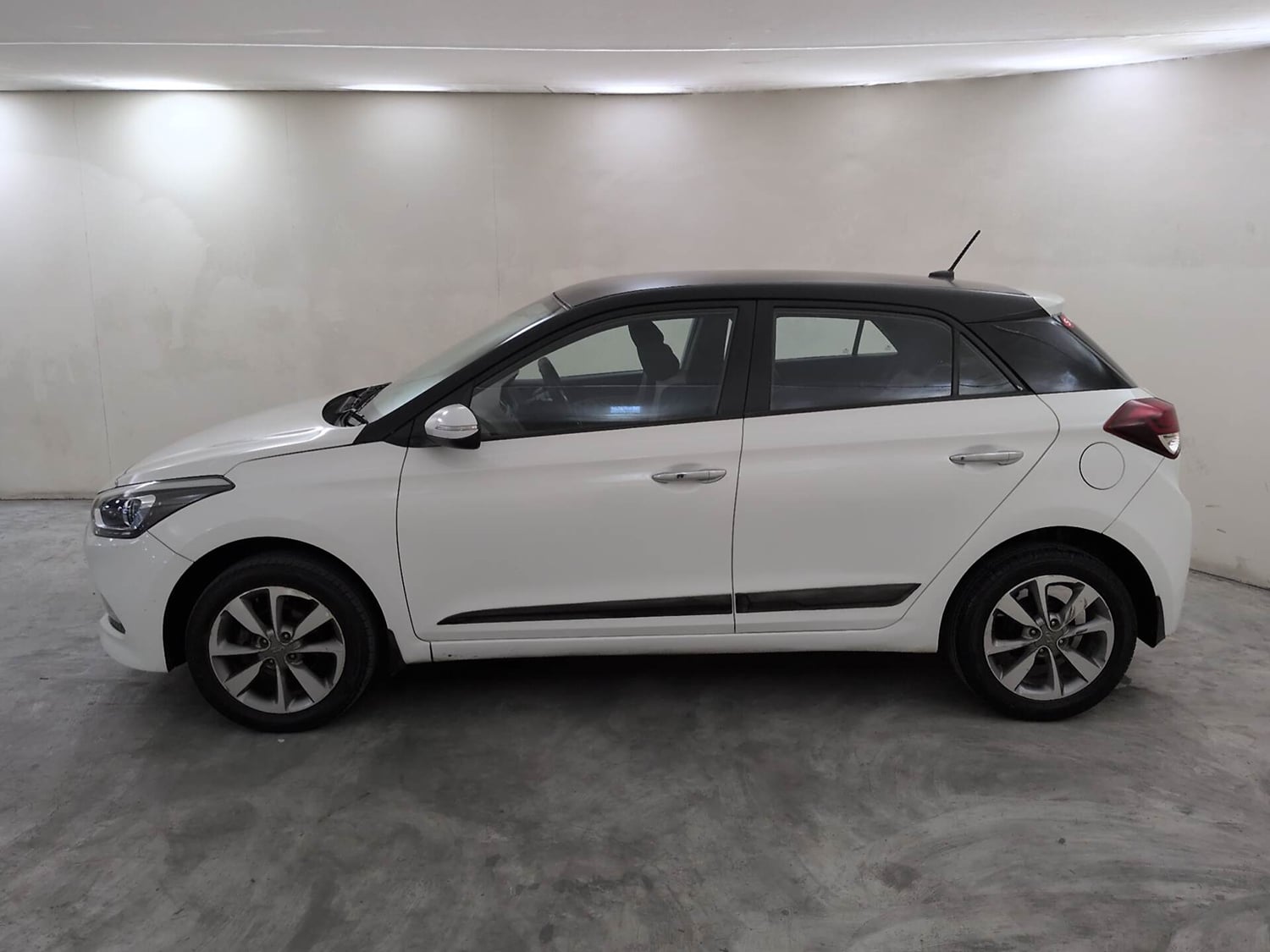 Used 2016 Hyundai Elite i20 Asta 1.2 (O) Petrol Manual exterior LEFT SIDE VIEW