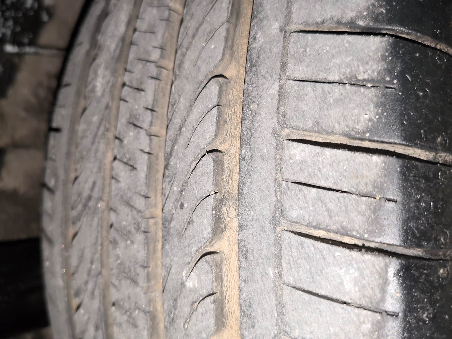 Used 2016 Hyundai Elite i20 Asta 1.2 (O) Petrol Manual tyres RIGHT REAR TYRE TREAD VIEW